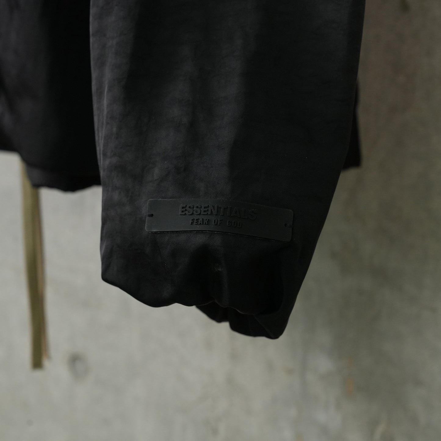 TEXTURED NYLON HOODED COACH JACKET / BLACK