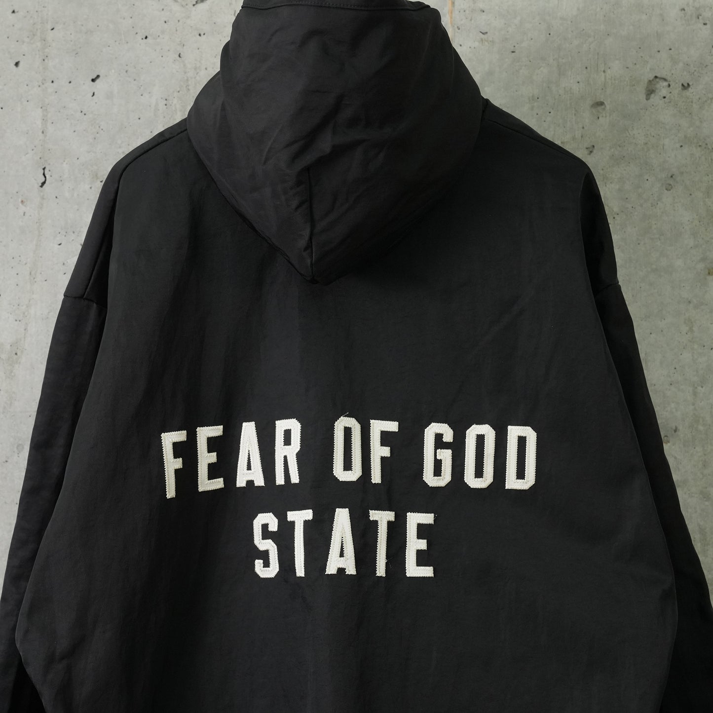 TEXTURED NYLON HOODED COACH JACKET / BLACK