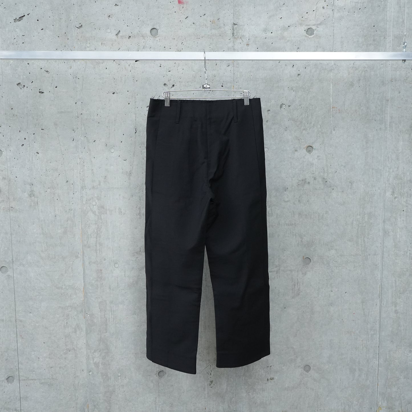 STRUCTURED TAILORED TROUSERS / BLACK