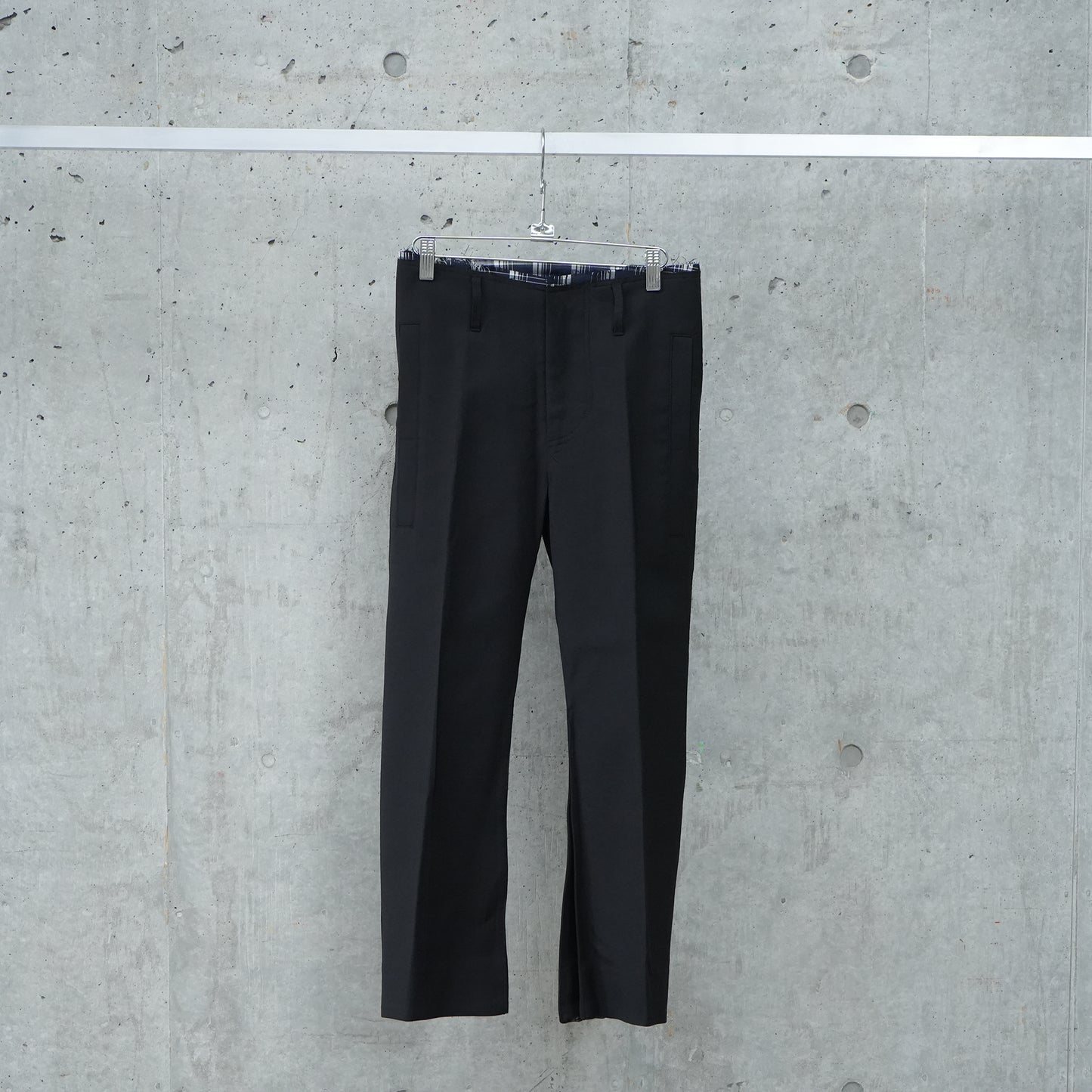 V-LINE TROUSERS / BLACK