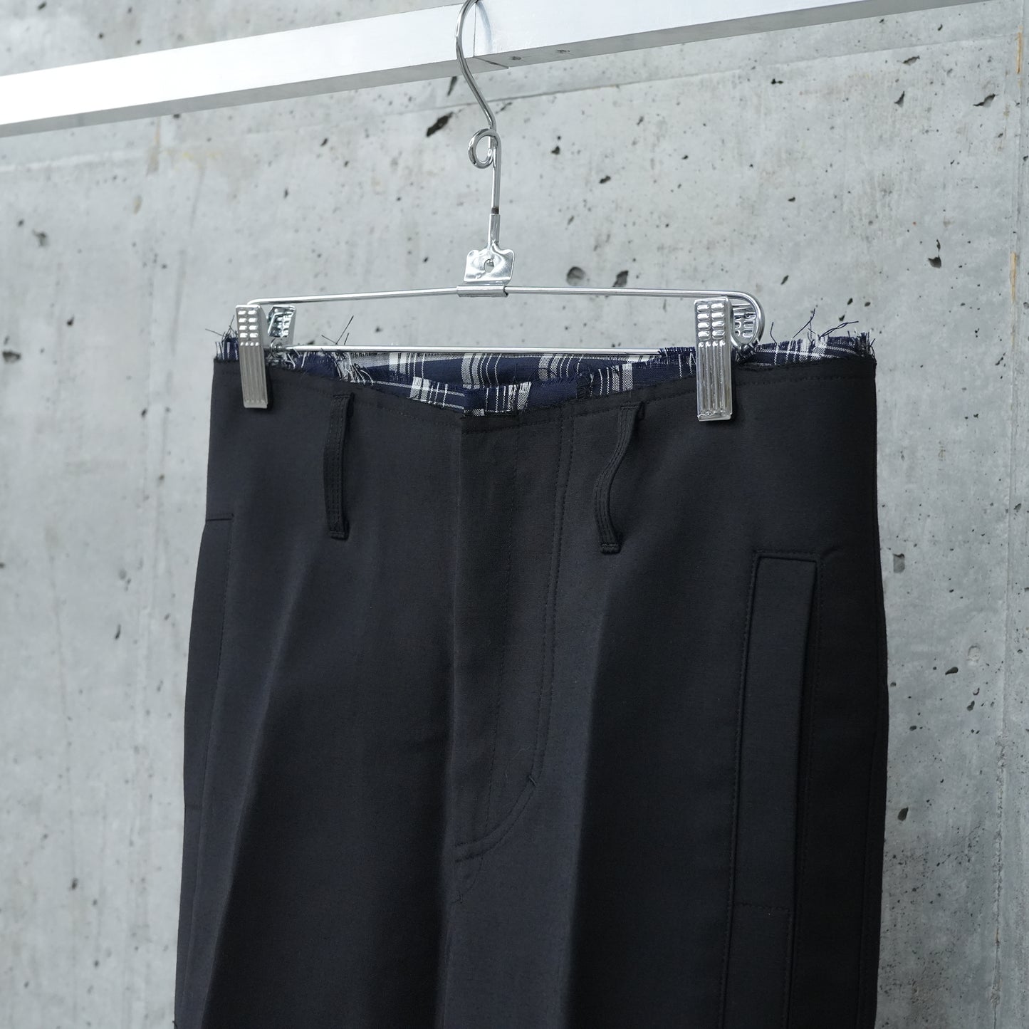 V-LINE TROUSERS / BLACK