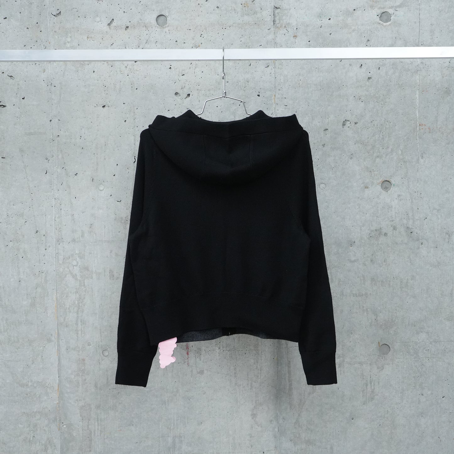 COLOR BLOCK CROPPED KNIT HOODIE / BLACK