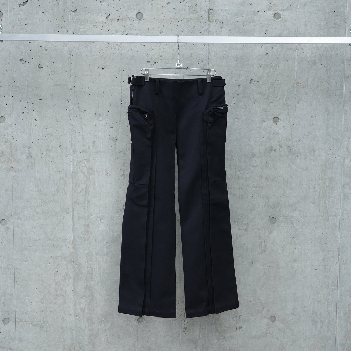 FLARED CARGOS / BLACK