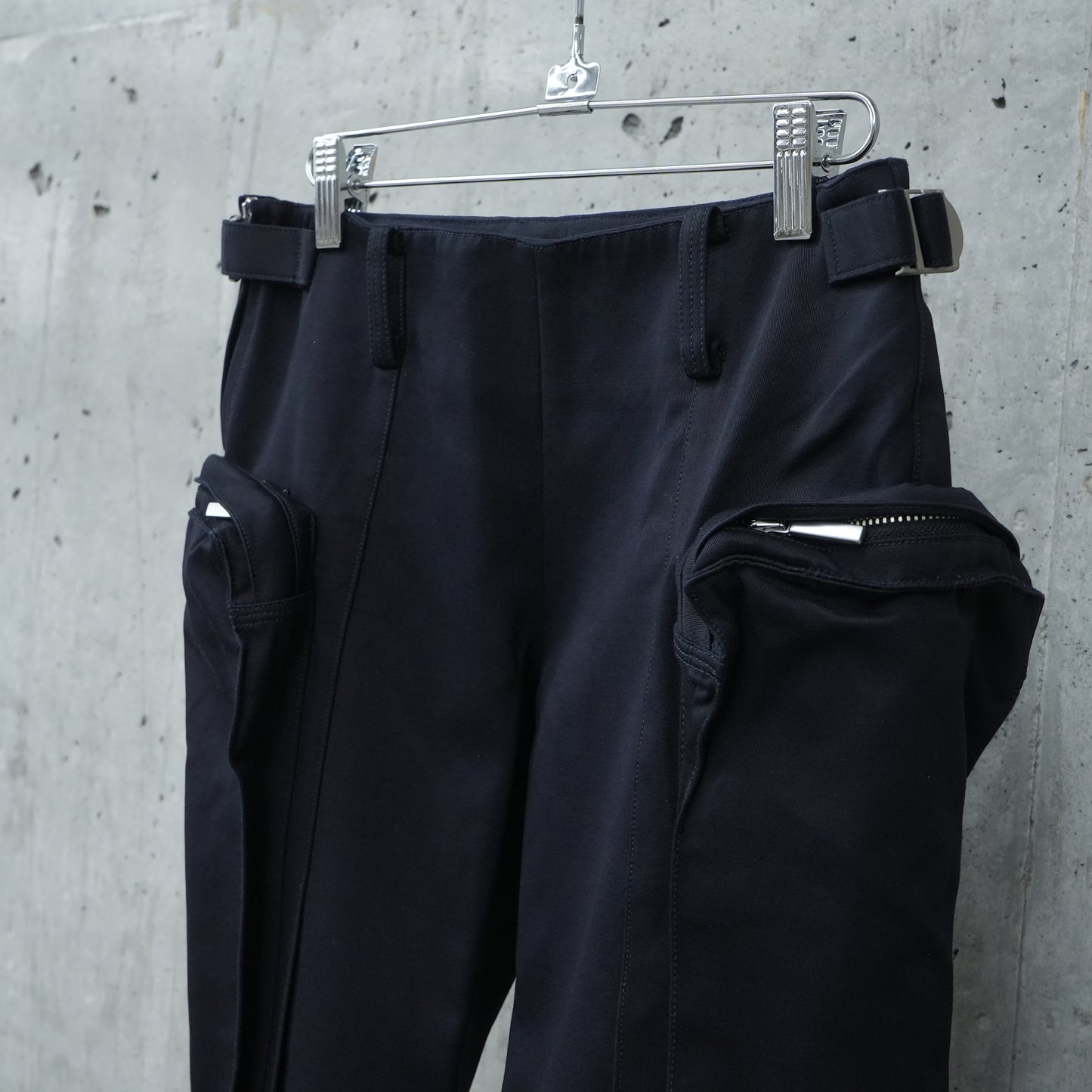 FLARED CARGOS / BLACK