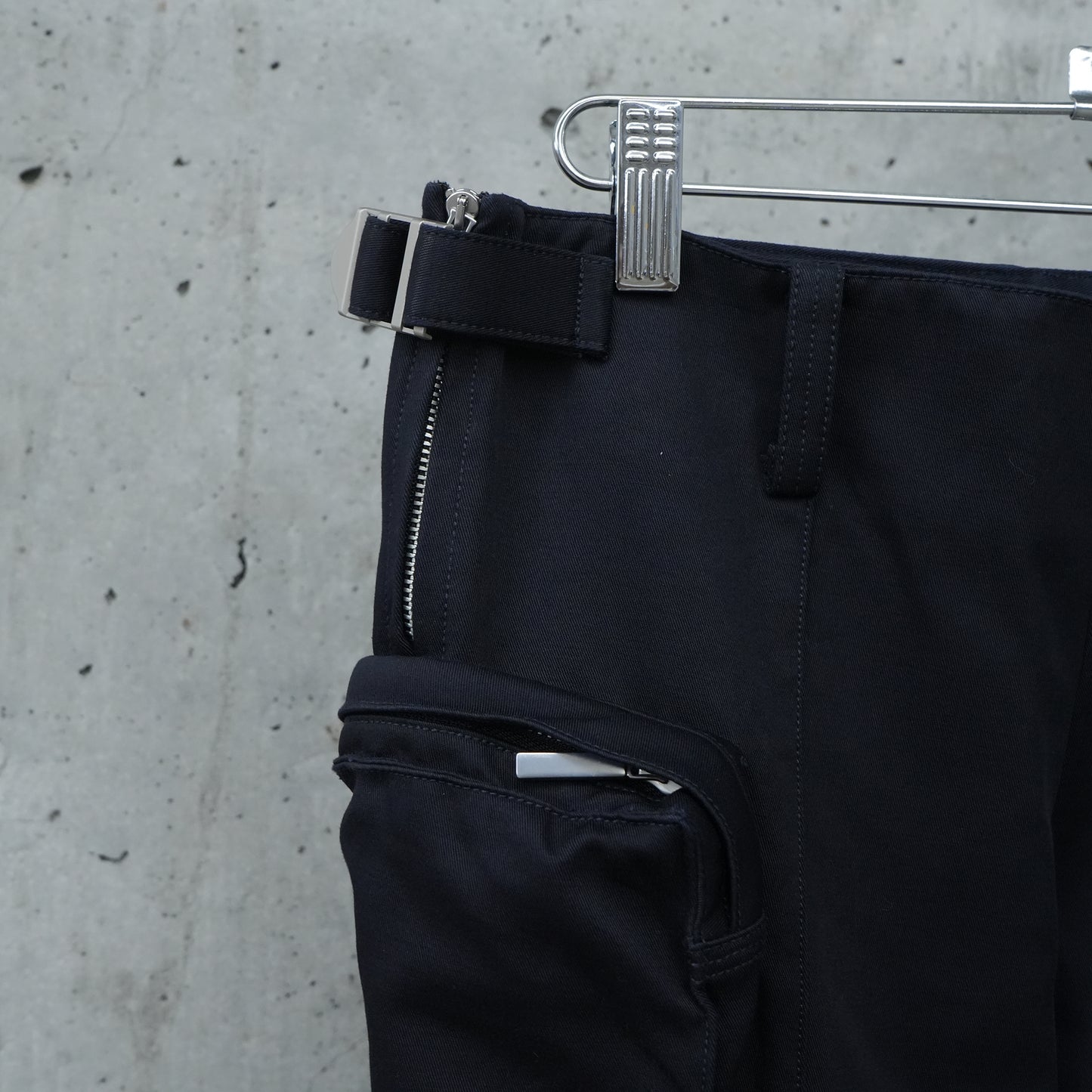 FLARED CARGOS / BLACK