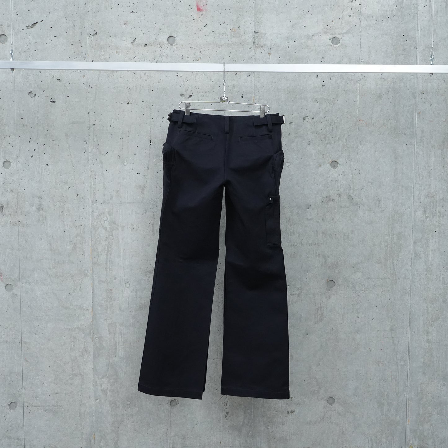 FLARED CARGOS / BLACK