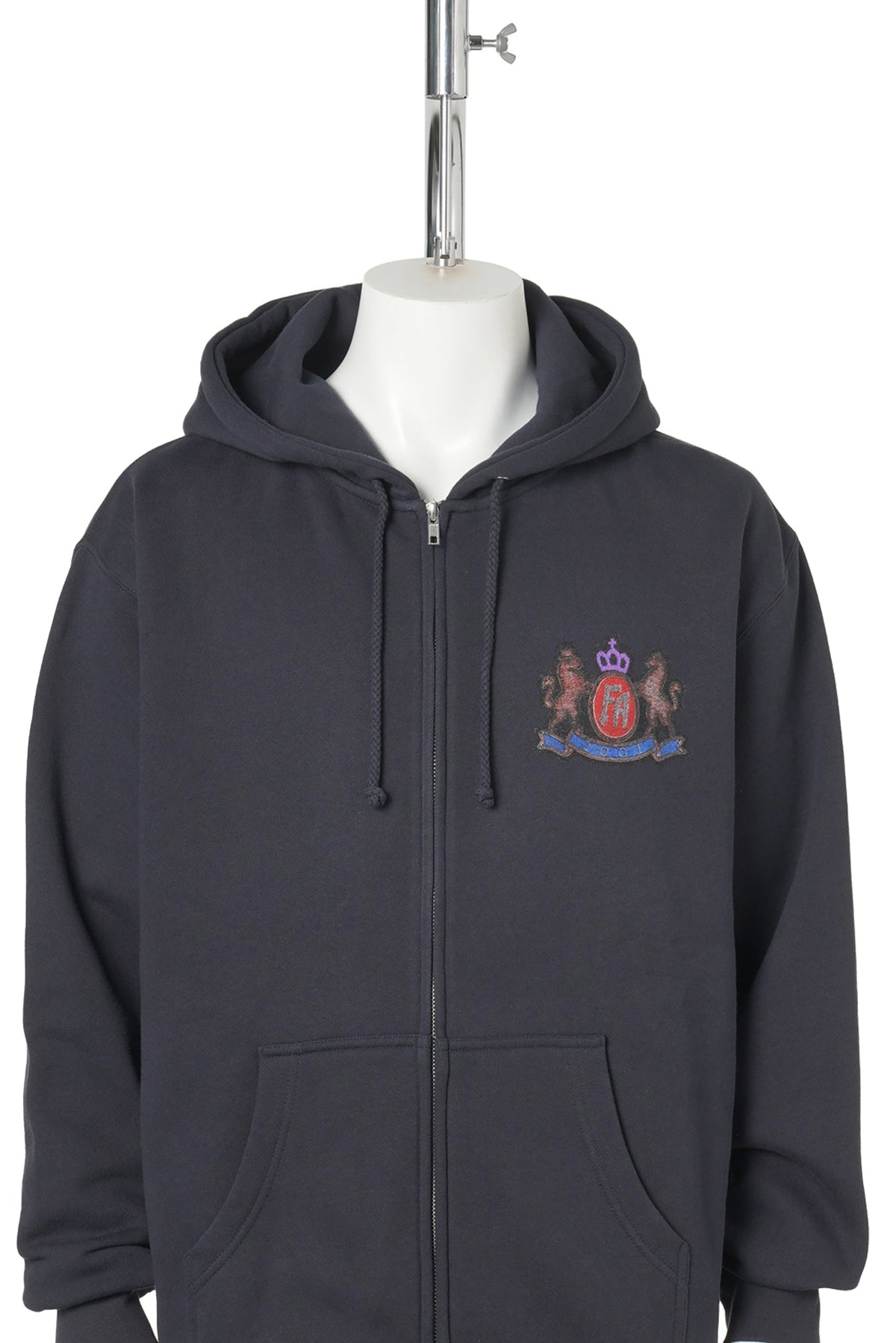 PRINTED CREST ZIP HOODIE / NAVY