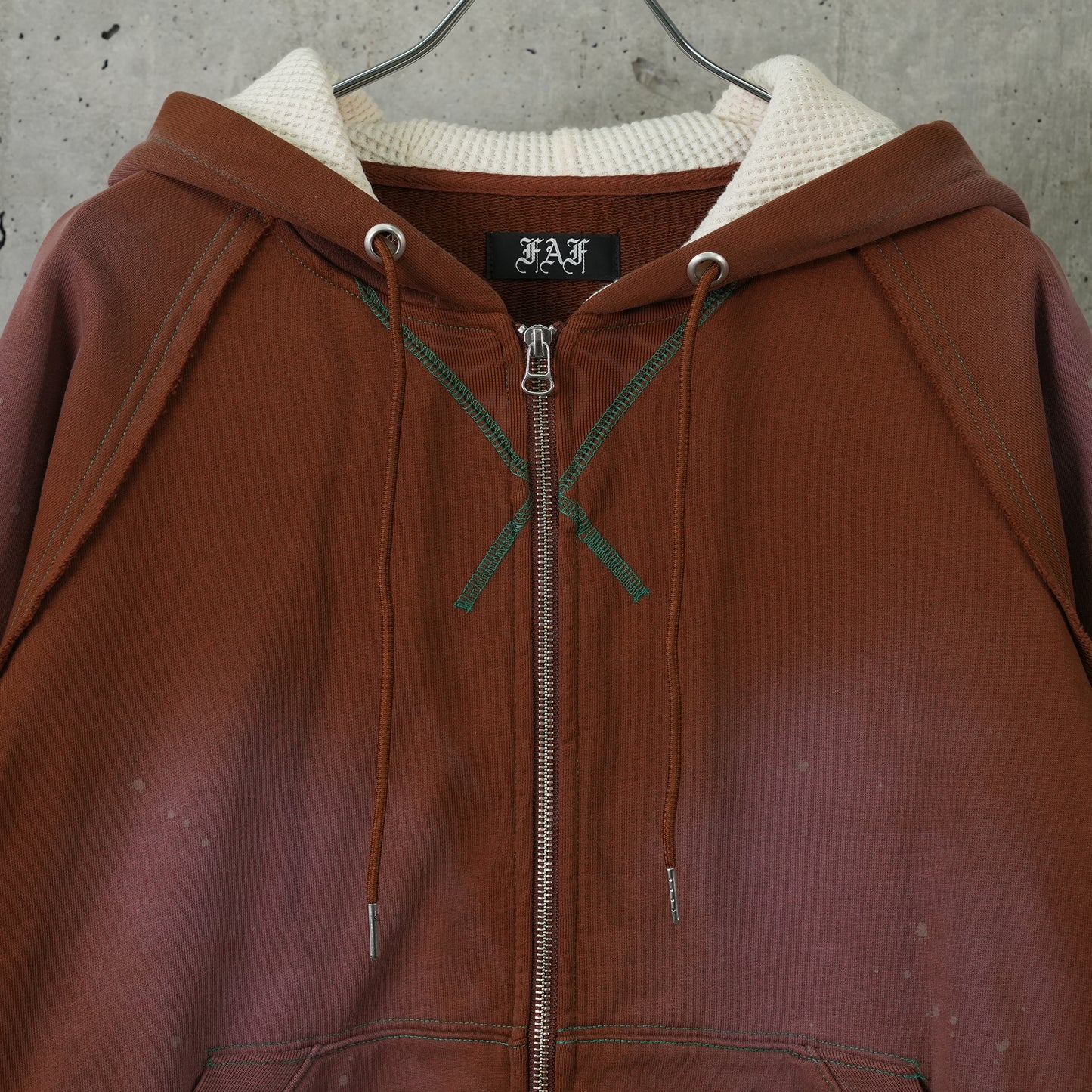 AGED ZIP UP HOODIE / BROWN