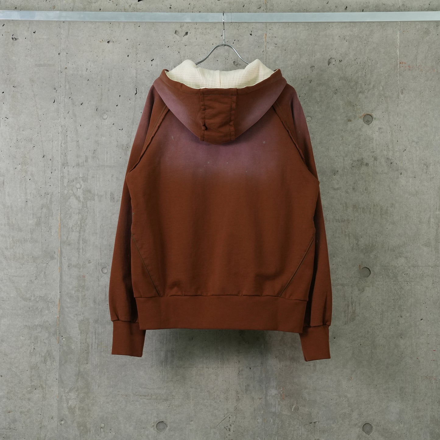 AGED ZIP UP HOODIE / BROWN