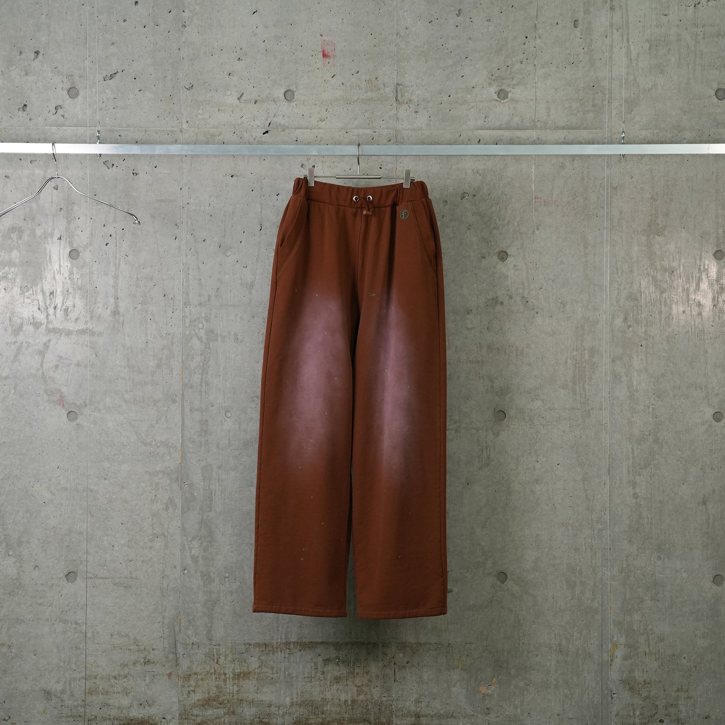 AGED BAGGY SWEAT PANTS / BROWN