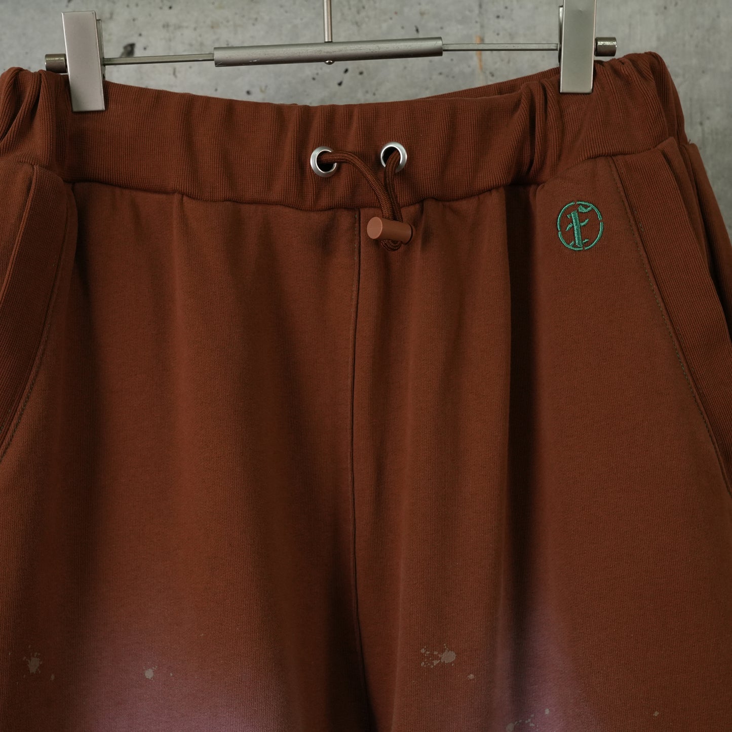 AGED BAGGY SWEAT PANTS / BROWN