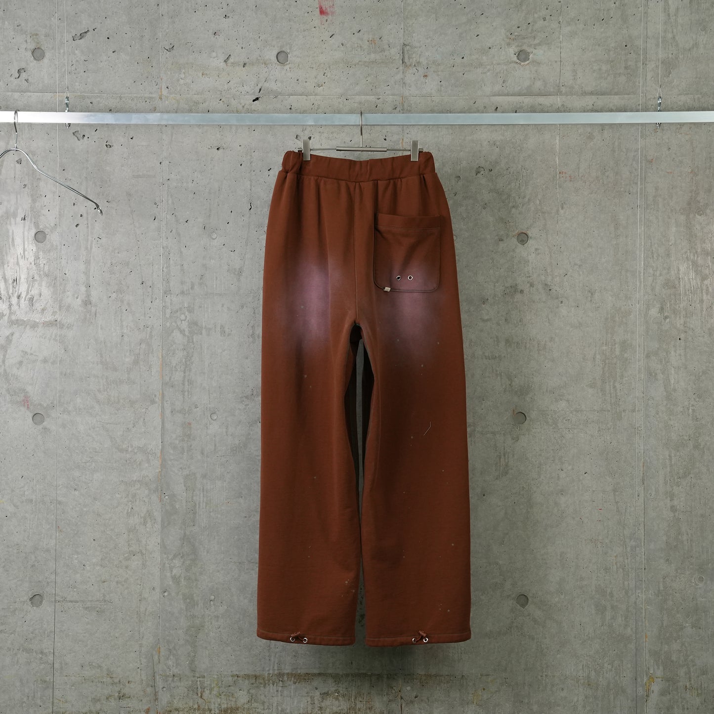 AGED BAGGY SWEAT PANTS / BROWN