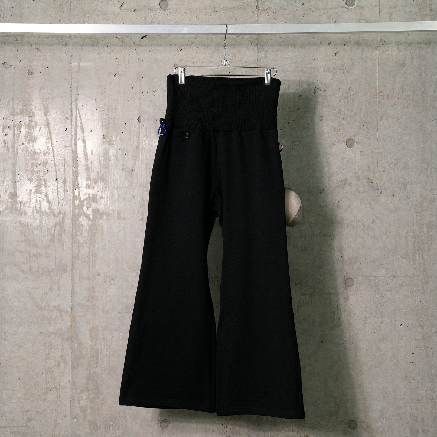 LOW RISE SWEATPANTS / BLACK