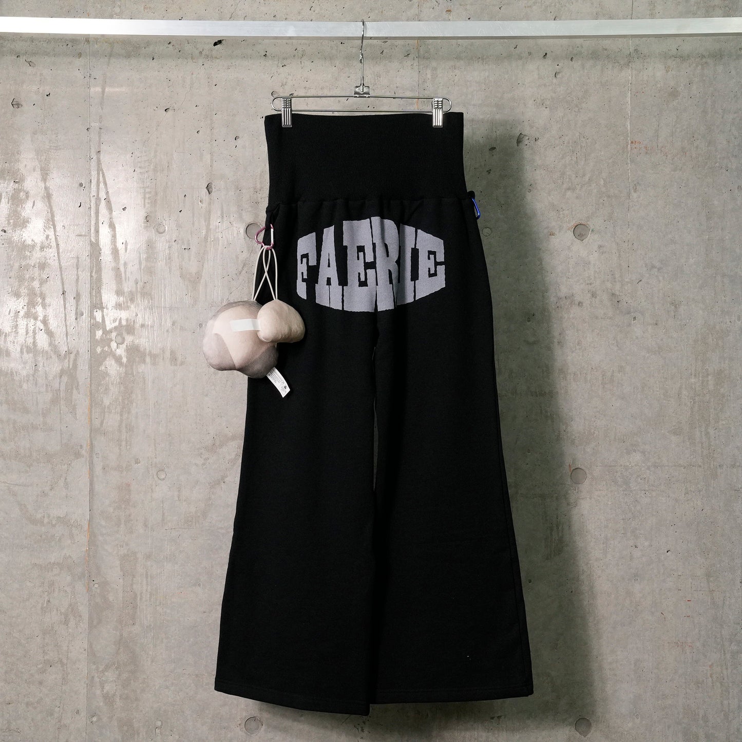 LOW RISE SWEATPANTS / BLACK