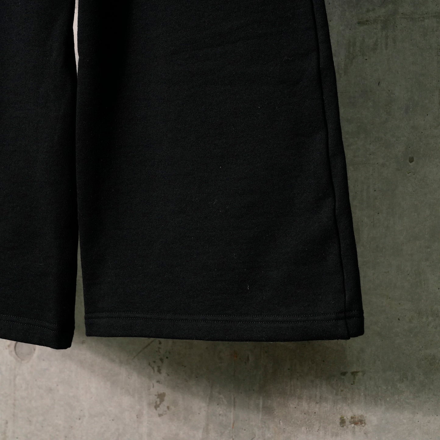 LOW RISE SWEATPANTS / BLACK