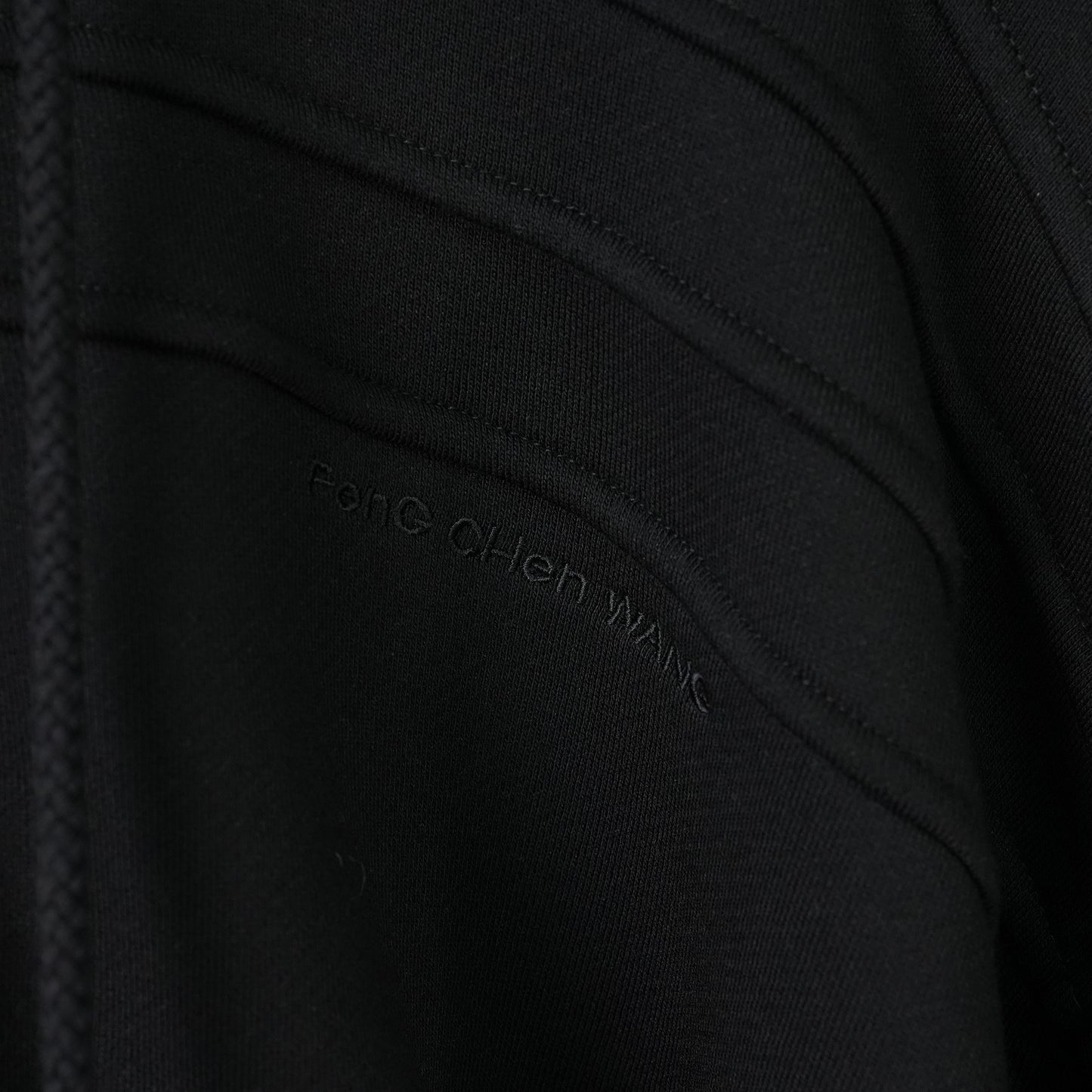 BLACK SEAMING HOODIE / BLACK