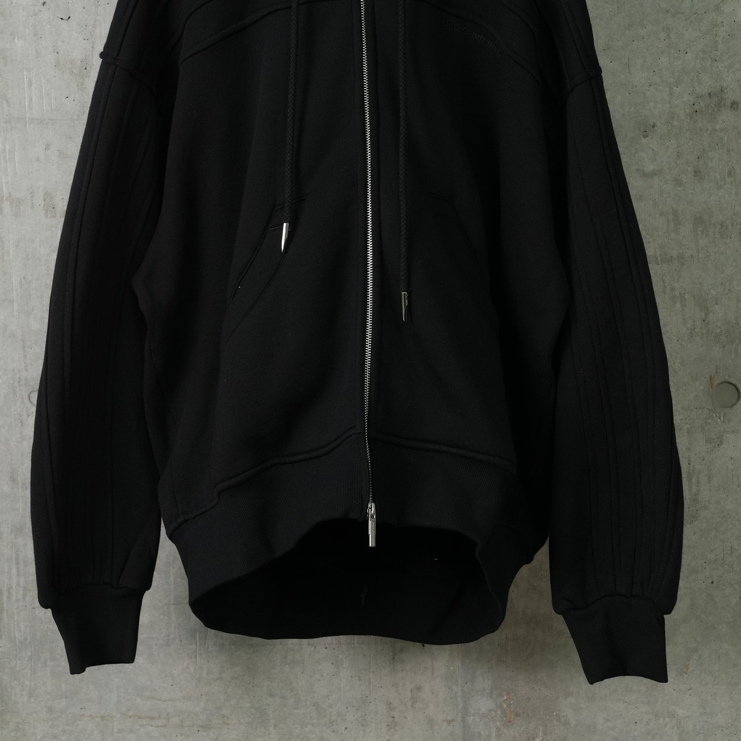 BLACK SEAMING HOODIE / BLACK