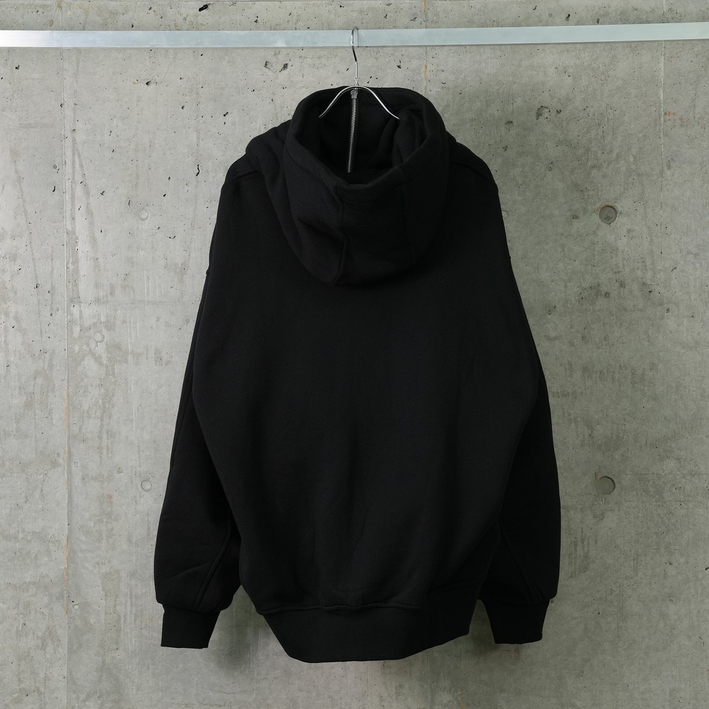 BLACK SEAMING HOODIE / BLACK