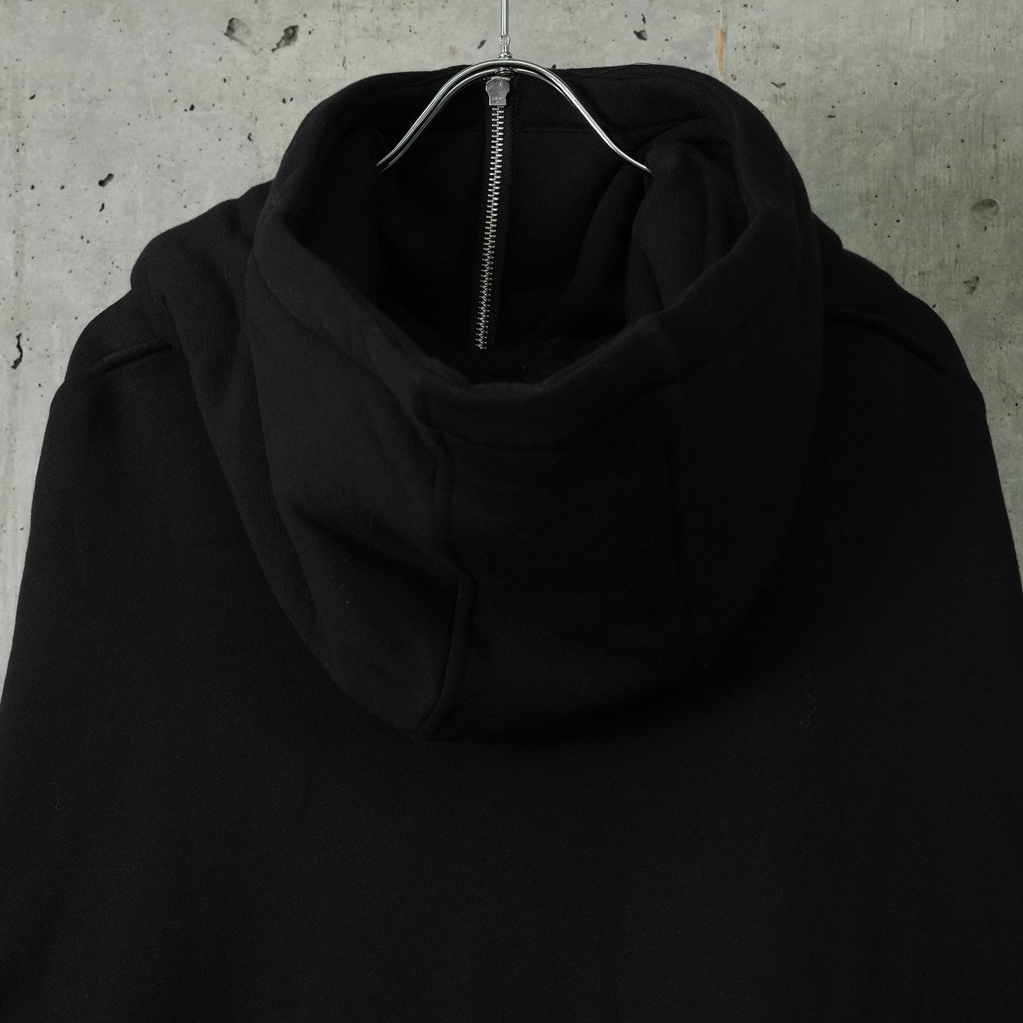 BLACK SEAMING HOODIE / BLACK