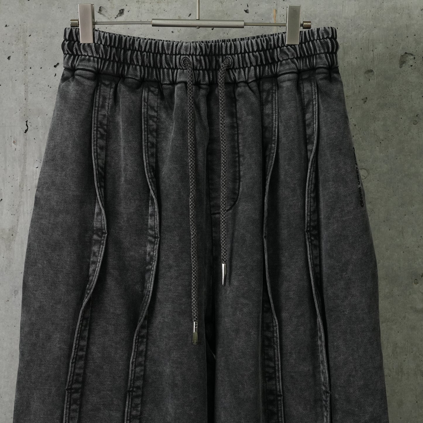 WASHED SEAMING SWEATPANTS / GRAY