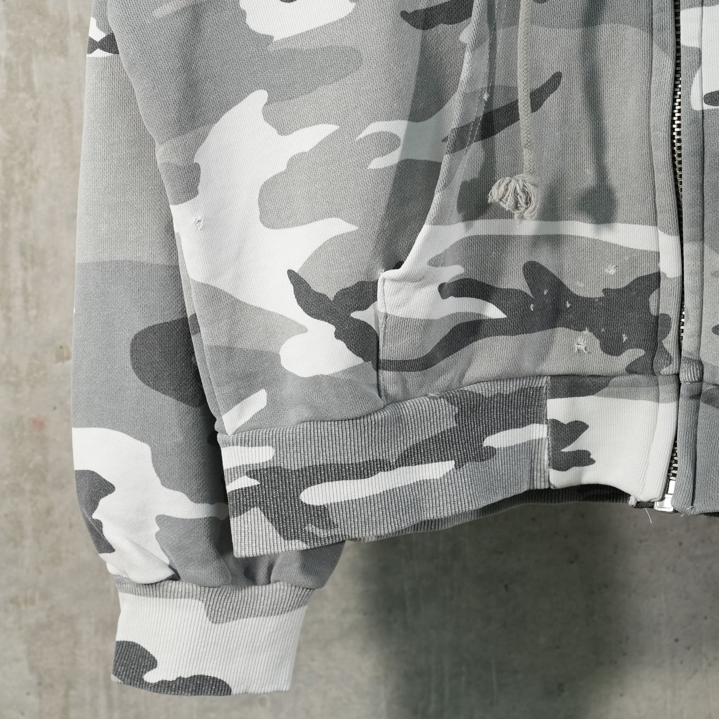 DISTRESSED CAMO SWEAT ZIP HOODIE / UC(GREY CAMO)