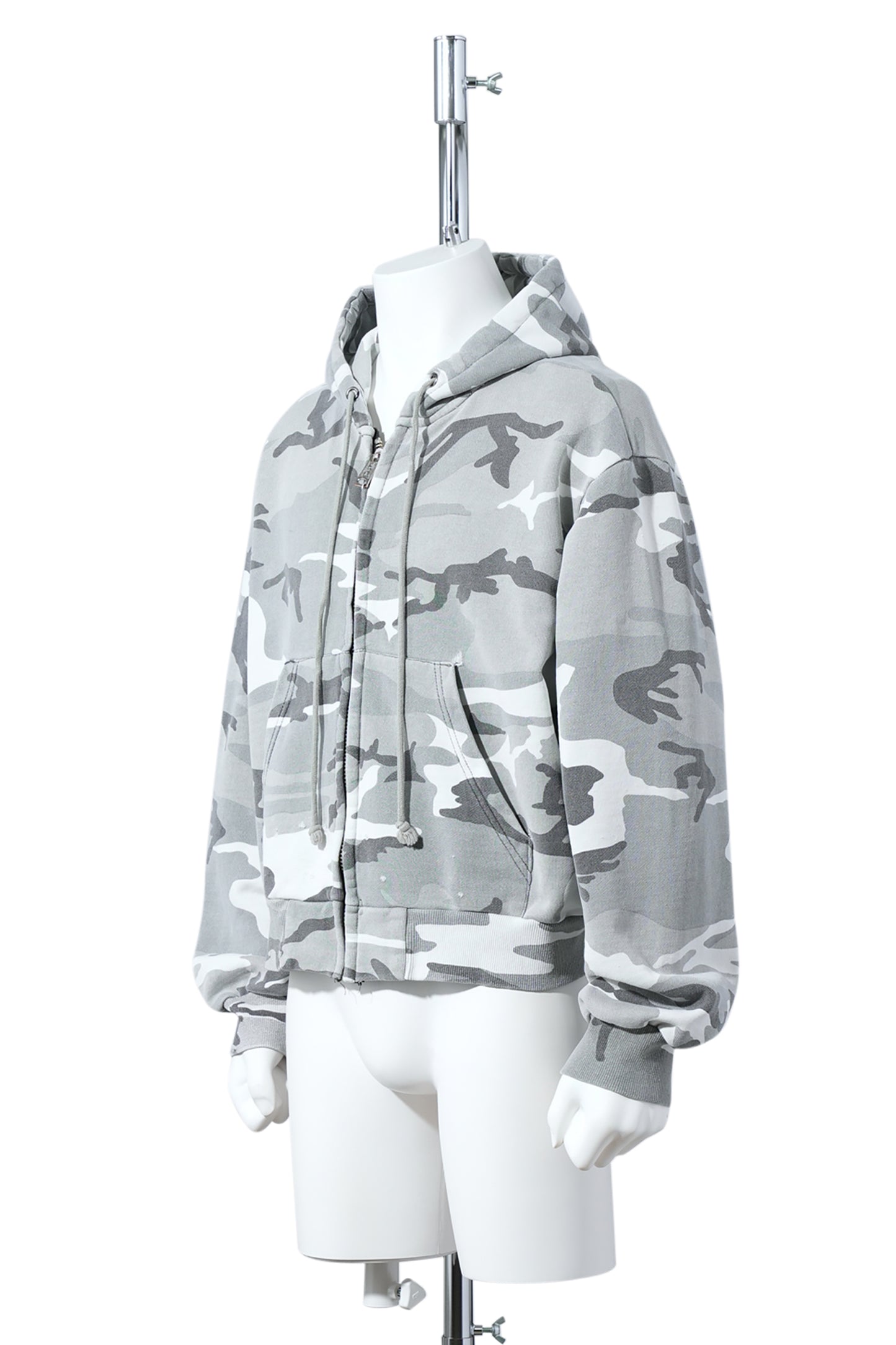 DISTRESSED WASH CROPPED CAMO HOODIE / GREY CAMO