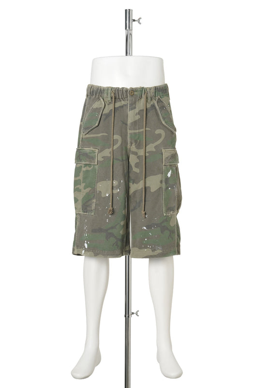 PAINTED DISTRESSED SWEAT CARGO SHORTS / CAMO