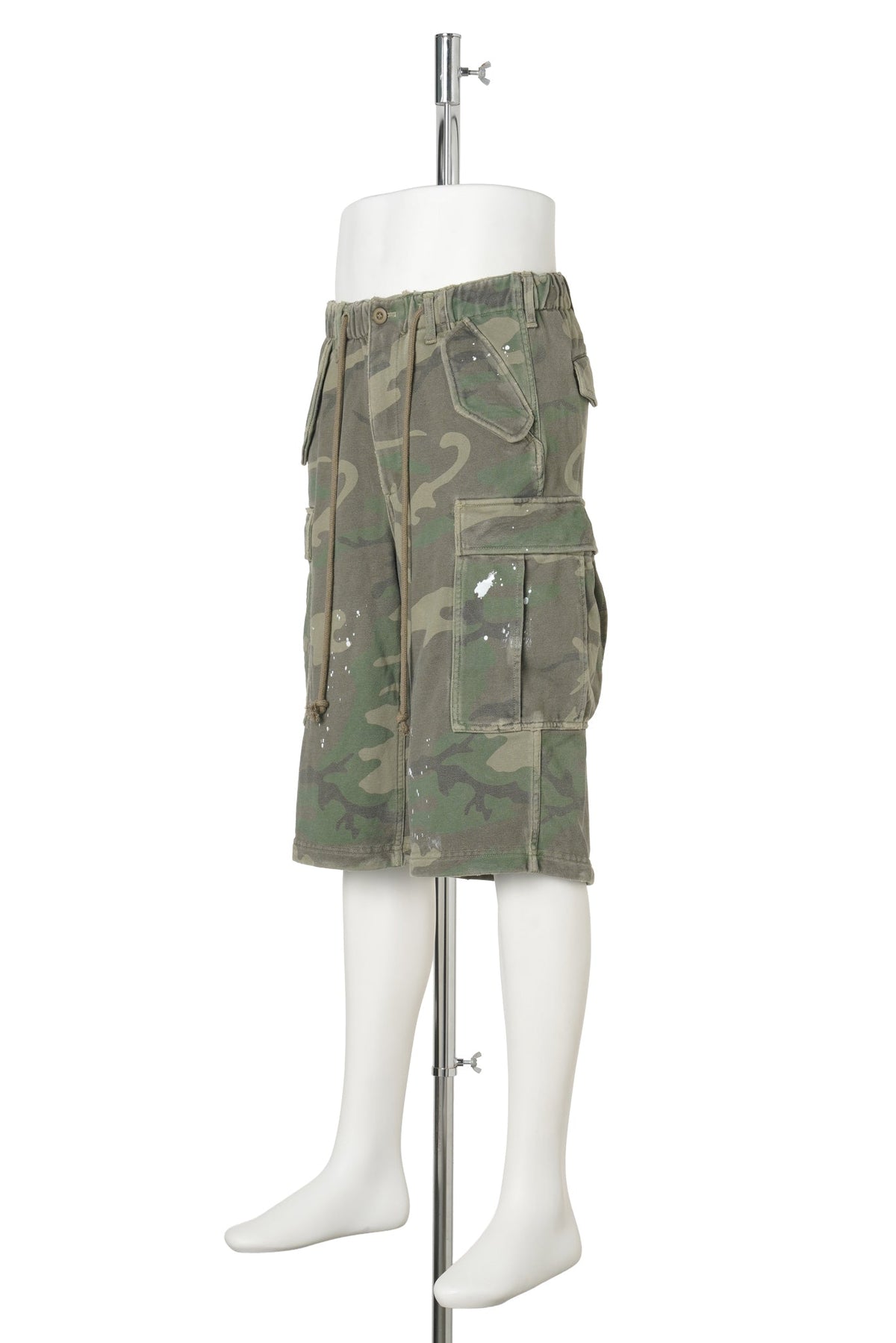PAINTED DISTRESSED SWEAT CARGO SHORTS / CAMO