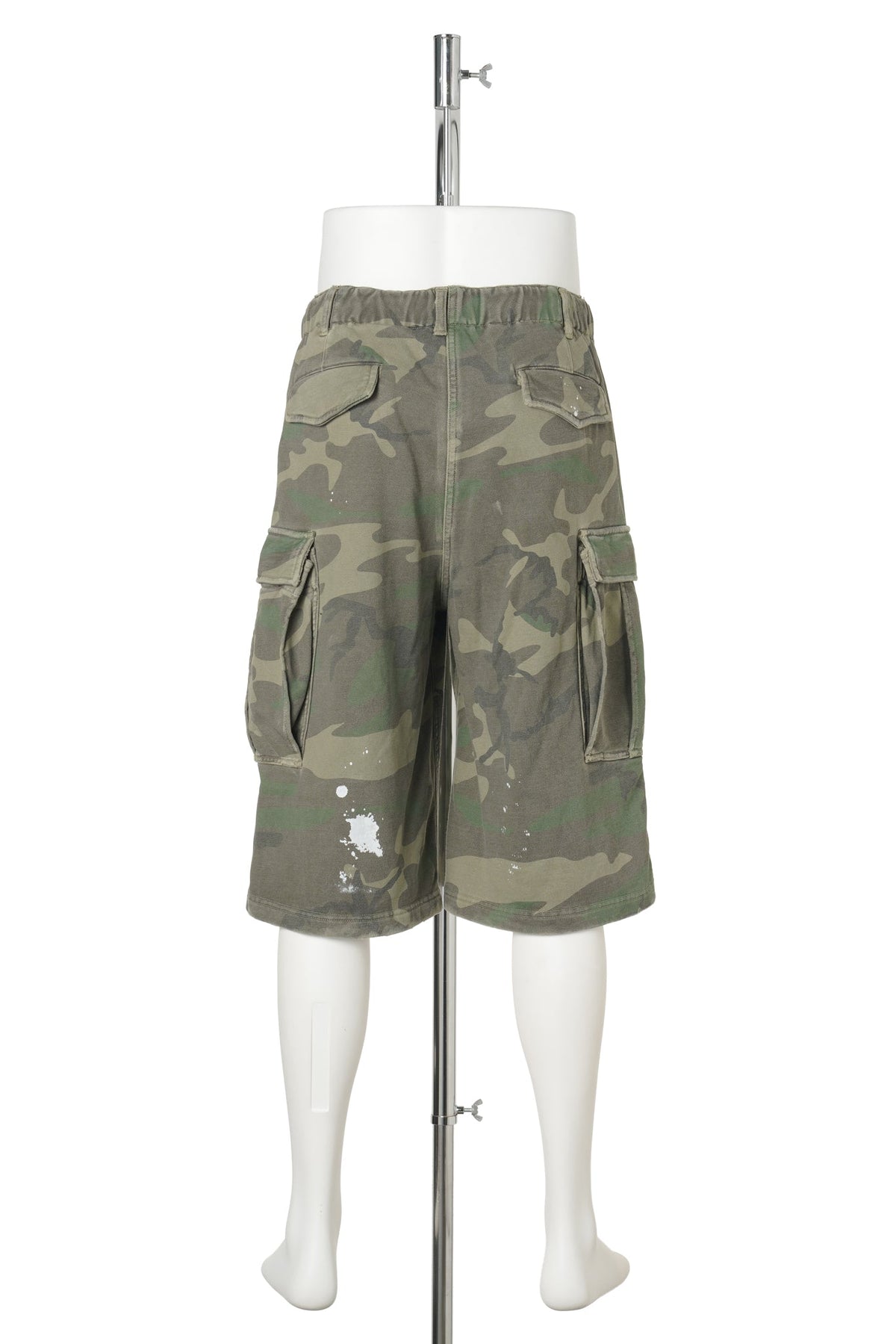 PAINTED DISTRESSED SWEAT CARGO SHORTS / CAMO