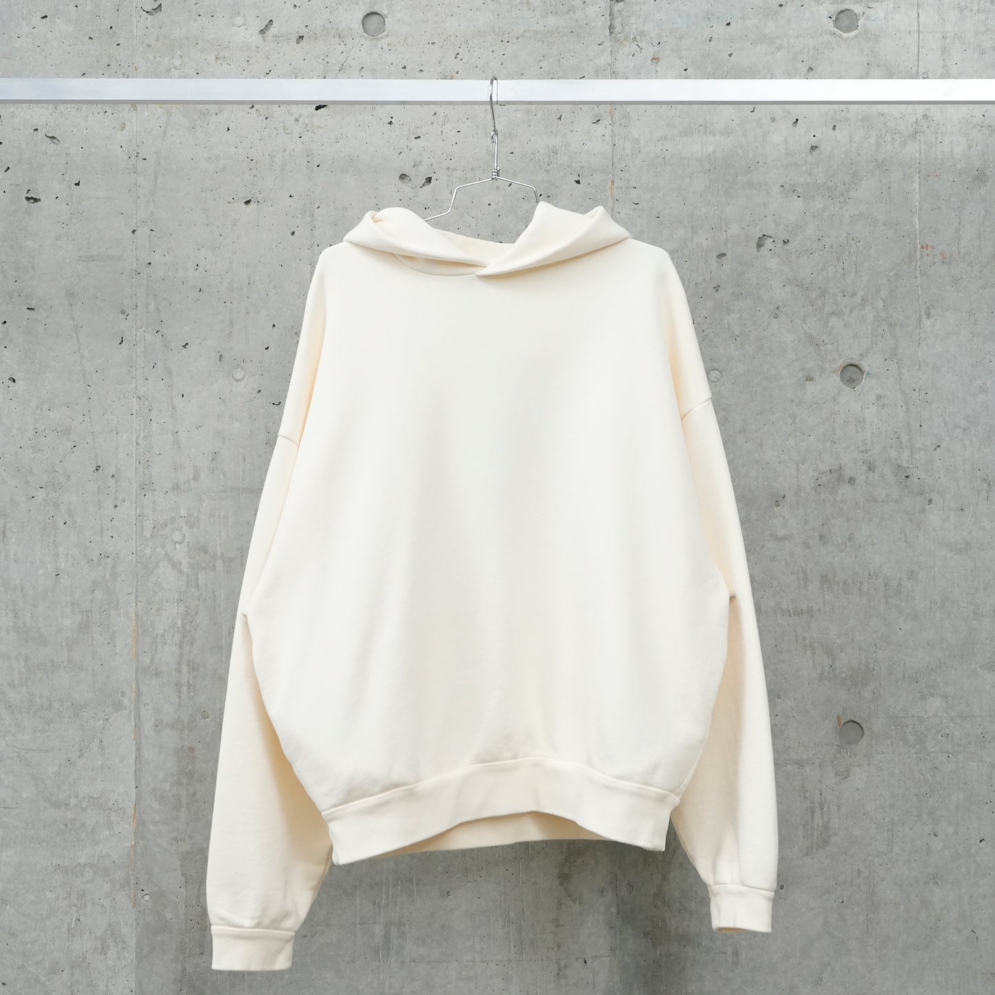 OVERLAPPED HOODIE - EAGLE BLACK PRINT / 107:CREAM