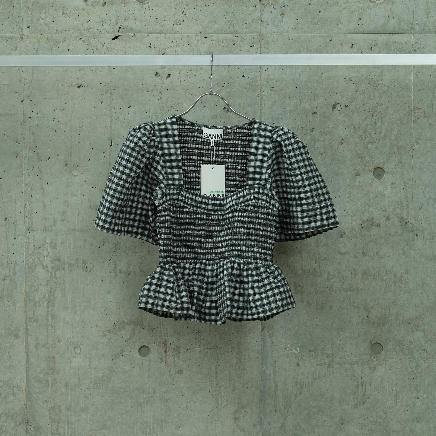 SEERSUCKER CHECK OPEN-NECK SMOCK BLOUSE / 135:EGRET