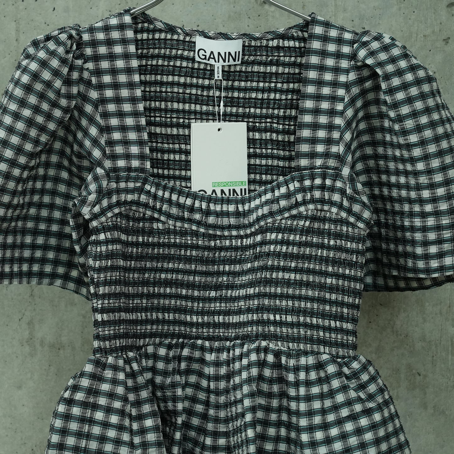 SEERSUCKER CHECK OPEN-NECK SMOCK BLOUSE / 135:EGRET