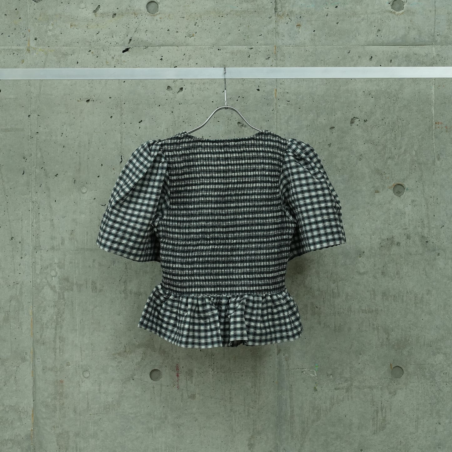 SEERSUCKER CHECK OPEN-NECK SMOCK BLOUSE / 135:EGRET