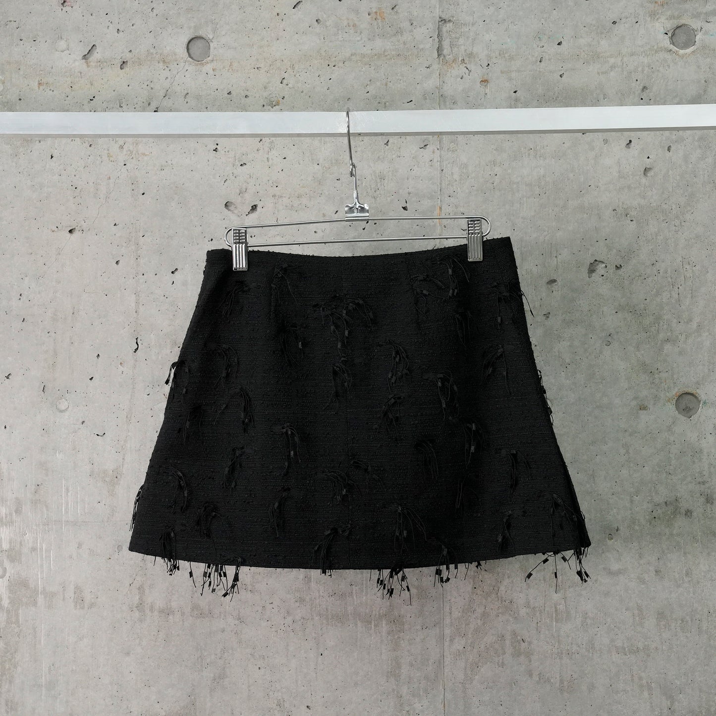 FRINGED TWEED MINI SKIRT / BLACK