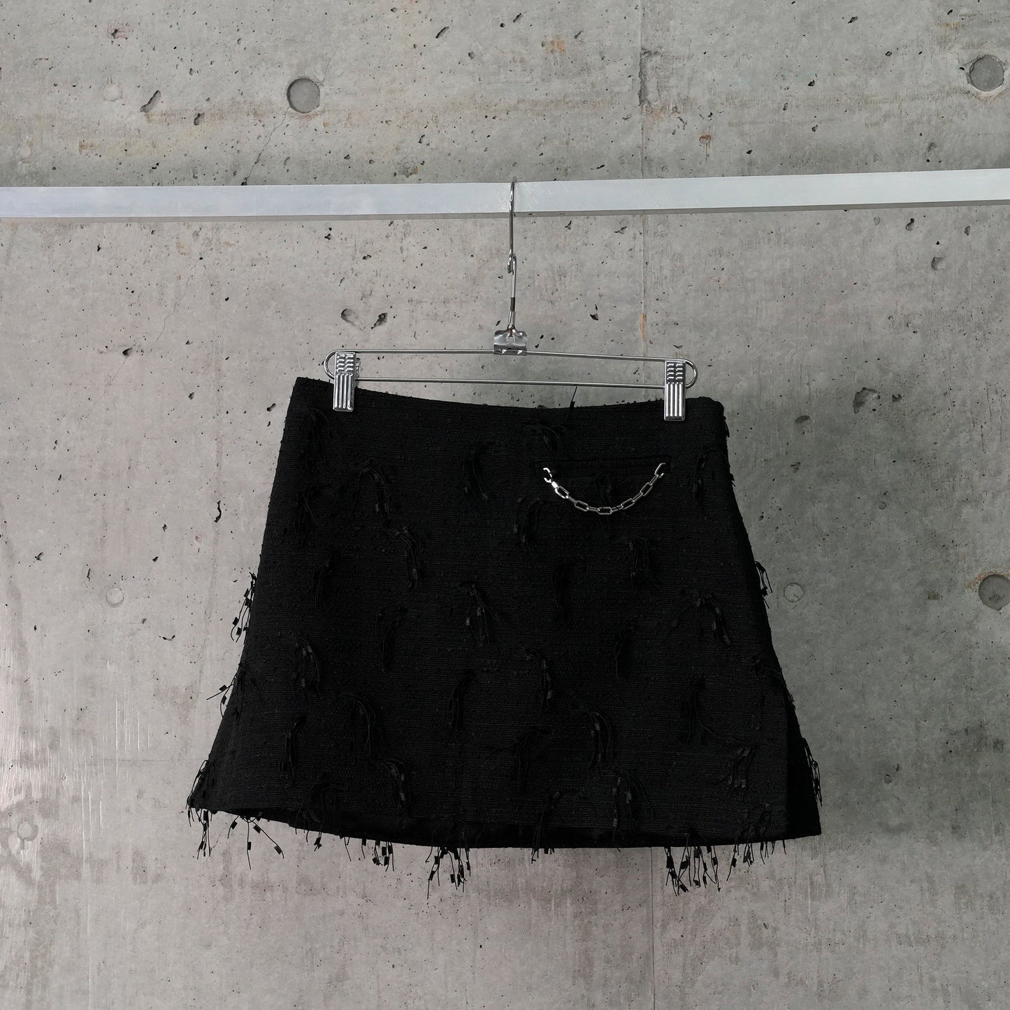 FRINGED TWEED MINI SKIRT / BLACK