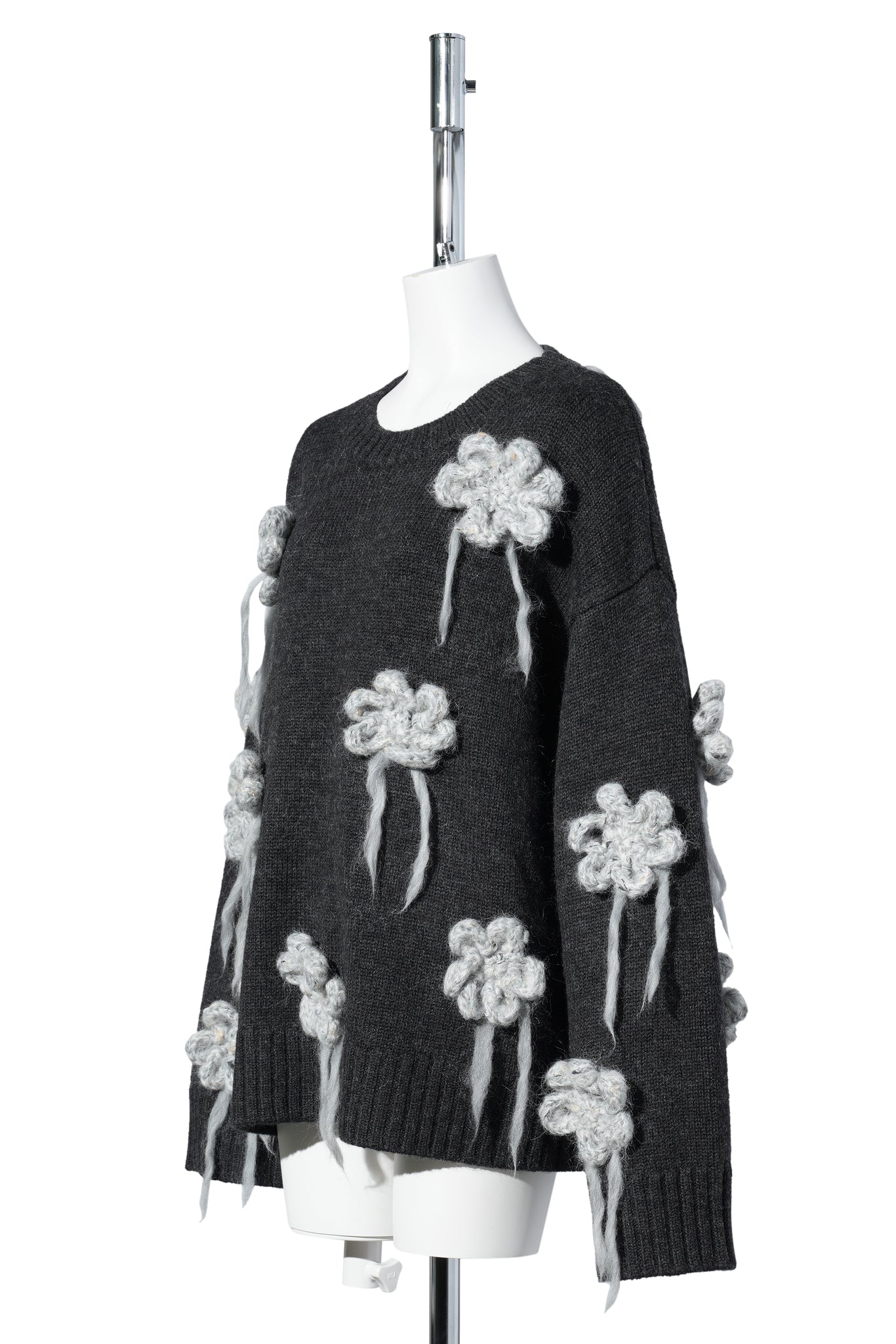 FLOWER CROCHET SWEATER / PHANTOM