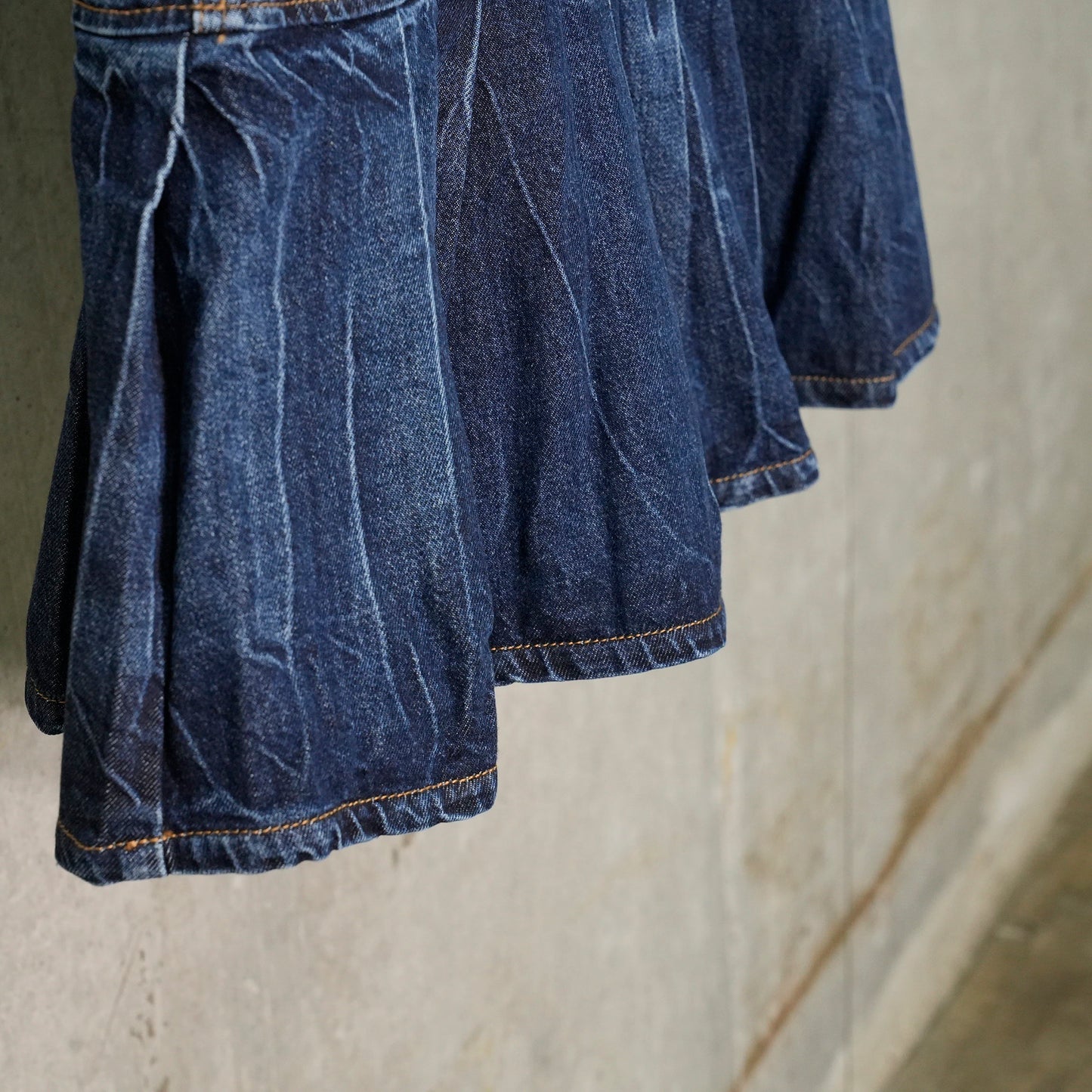 CRINKLED FUTURE DENIM MINI DRESS / MBLUSTONE