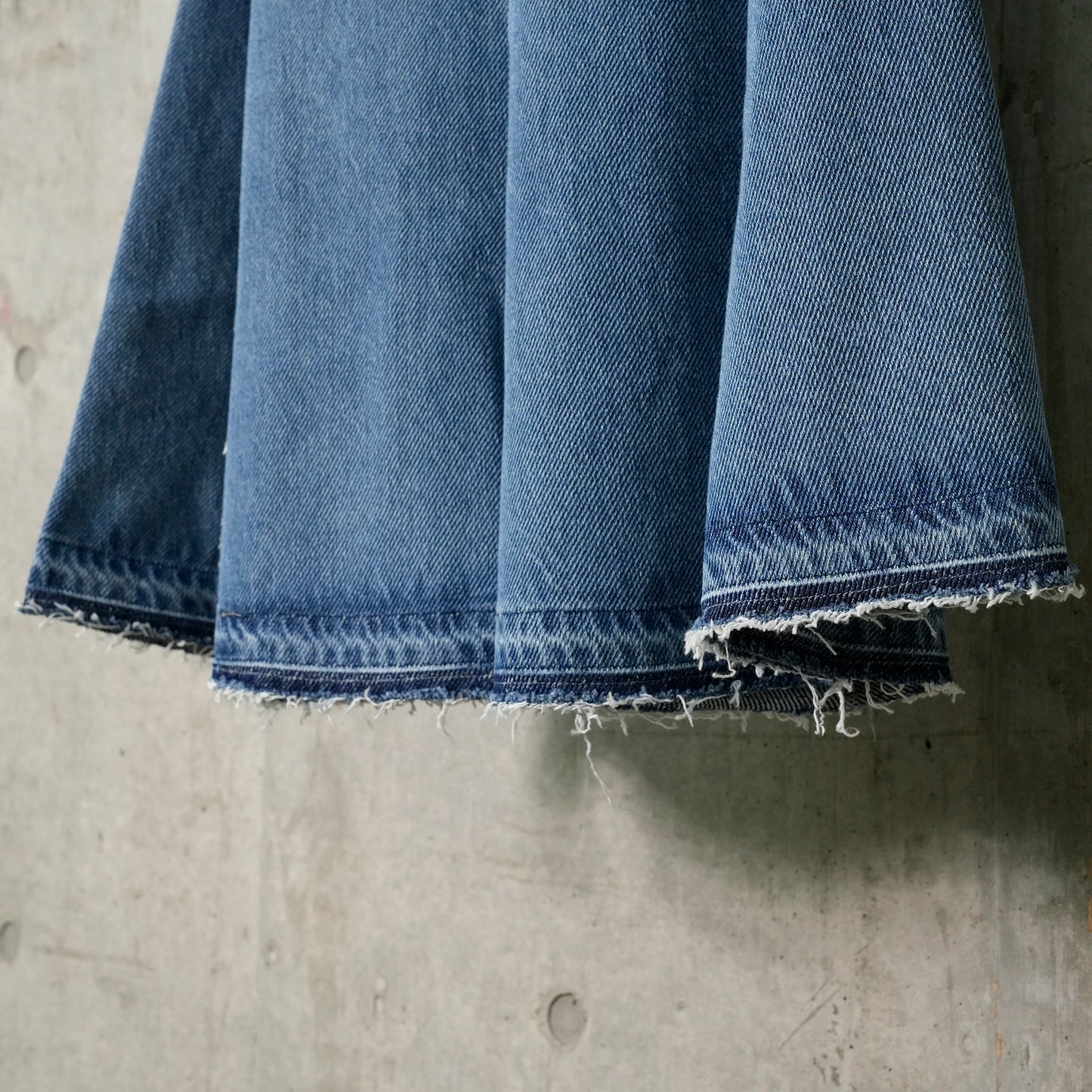 HEAVY DENIM MIDI SKIRT / MBLUSTONE