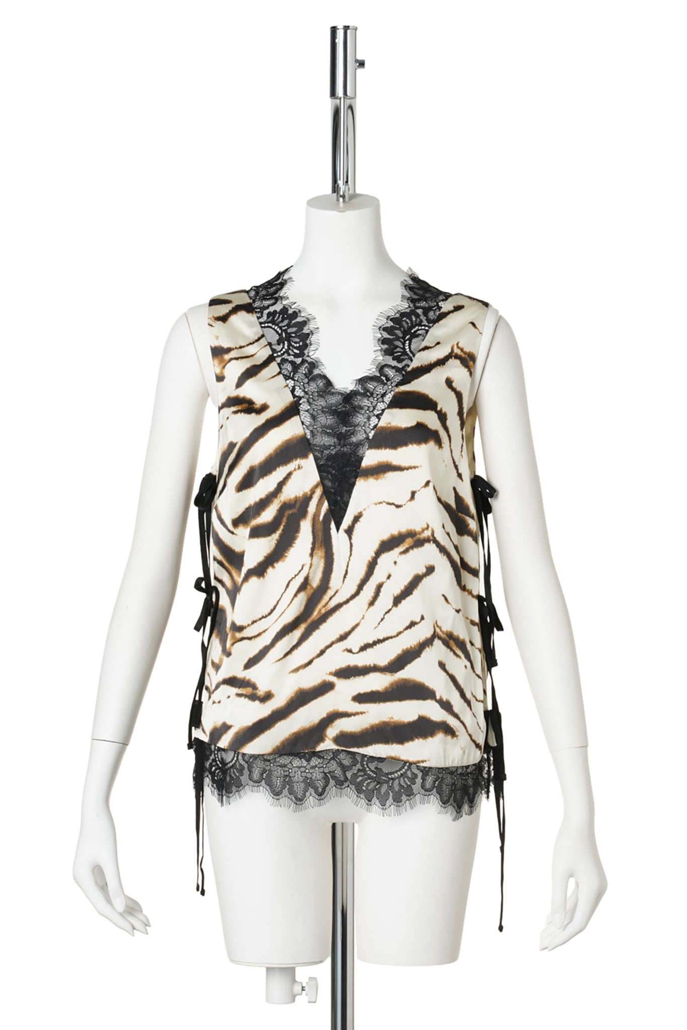 PRINTED STRETCH SATIN V-NECK LACE SLIP TOP / EGRET
