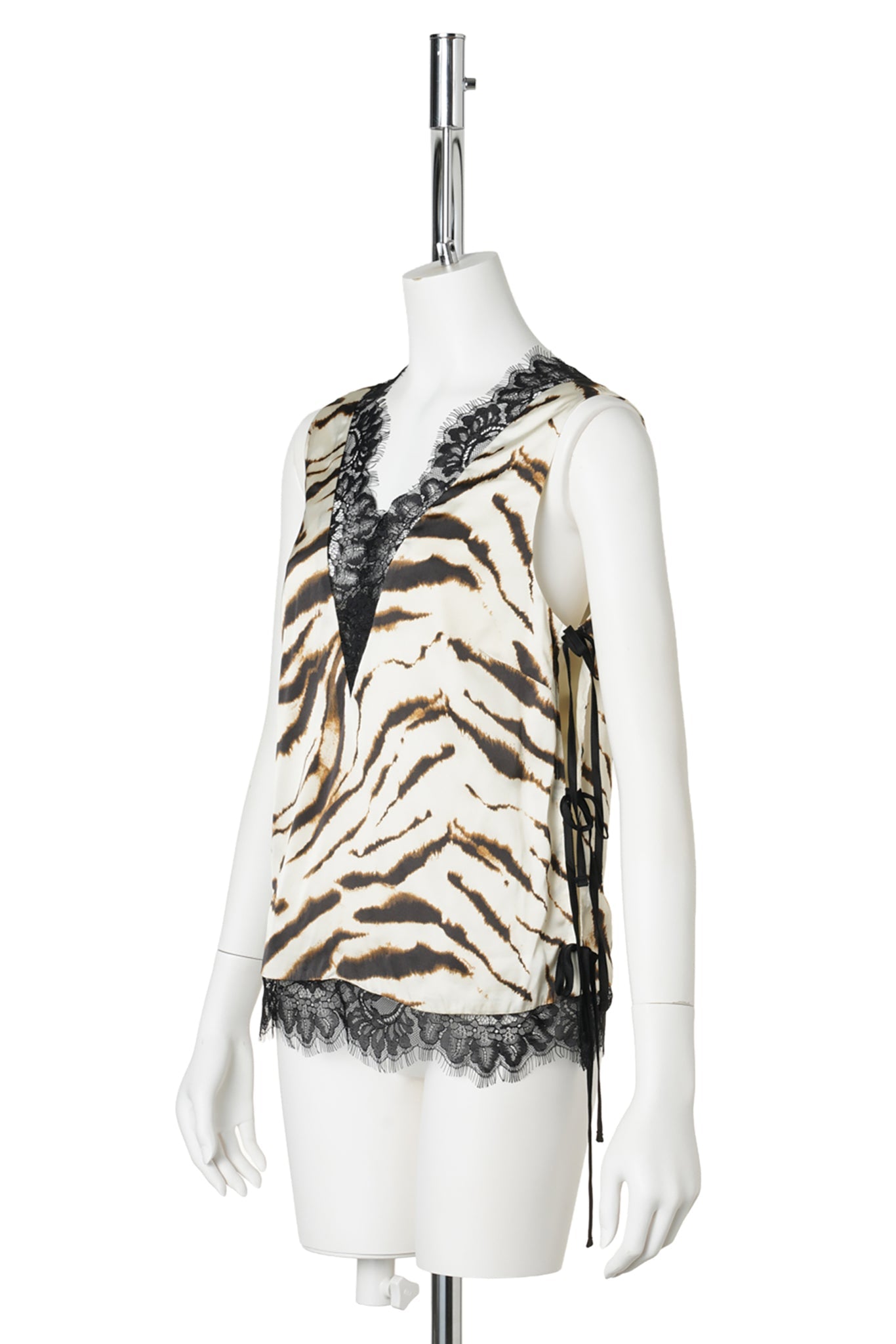 PRINTED STRETCH SATIN V-NECK LACE SLIP TOP / EGRET