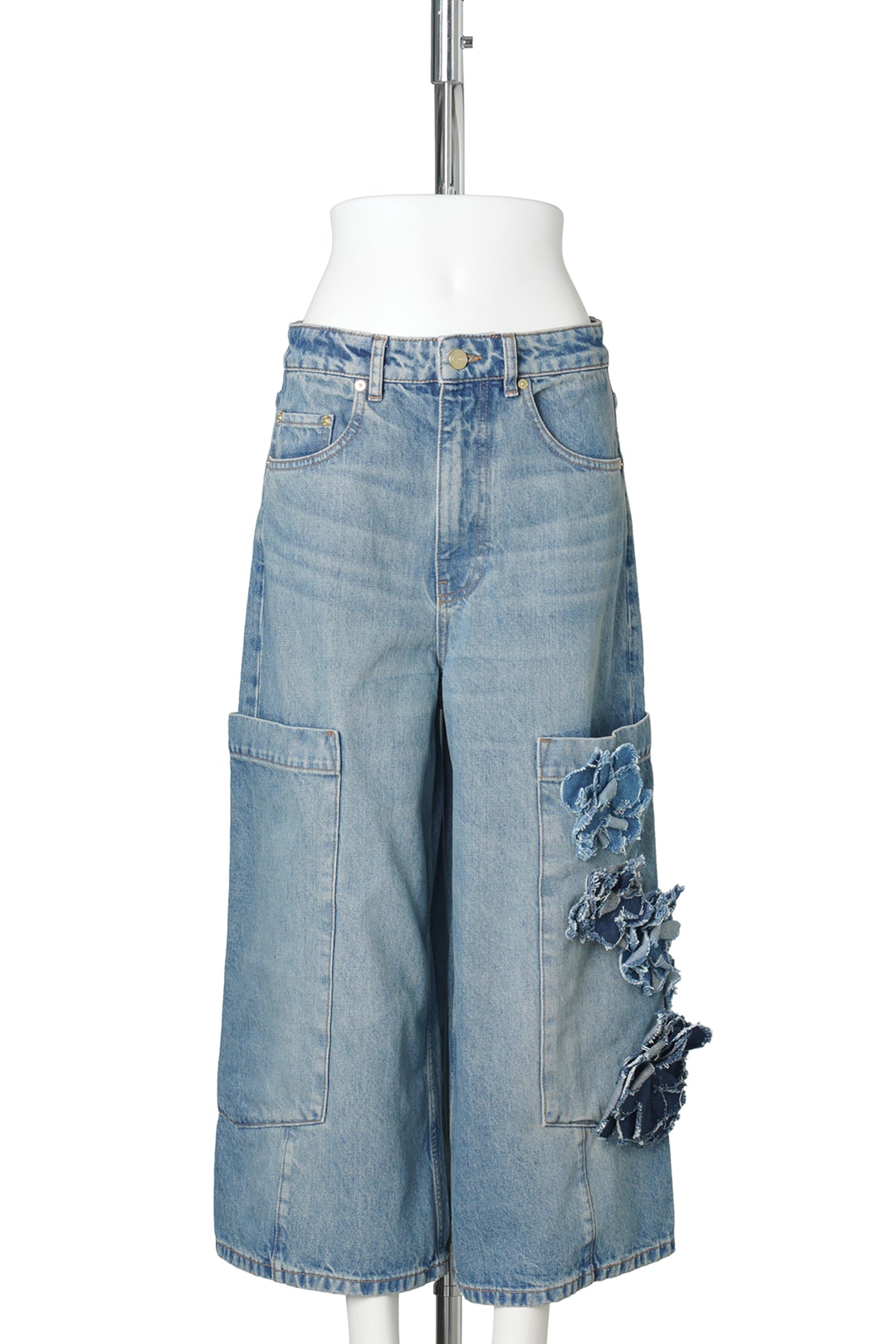 FLOWER DENIM CROPPED BAGGY CARGO JEANS / MIDBLUESTONE