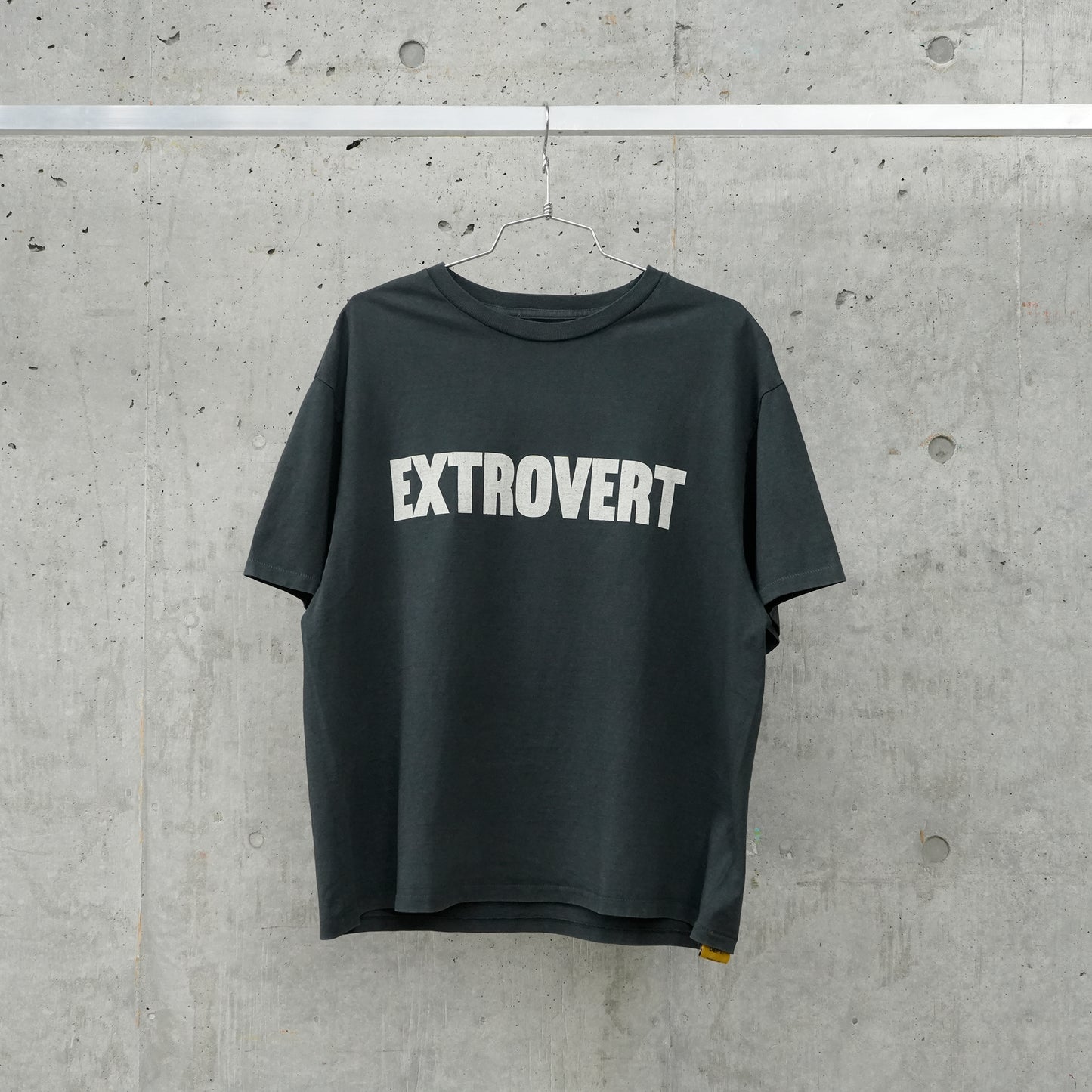 INTRO EXTRO REVERSIBLE TEE WIZER / WASHED BLACK