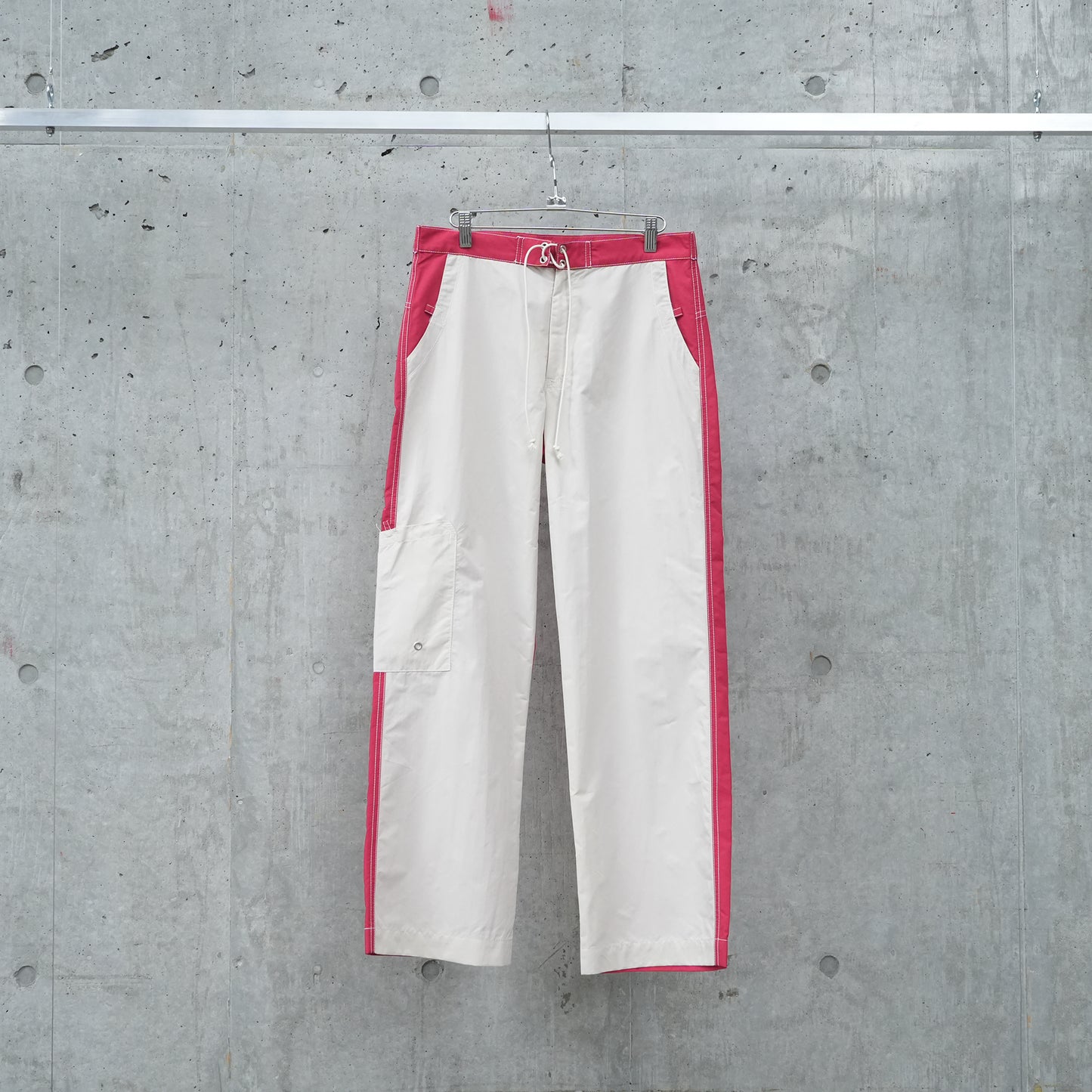 CEDRIC TROUSERS / BEIGE/RED