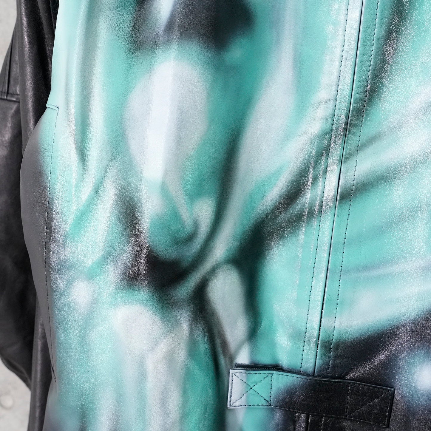 AIRBRUSHED LEATHER JKT / BLACK/TEAL