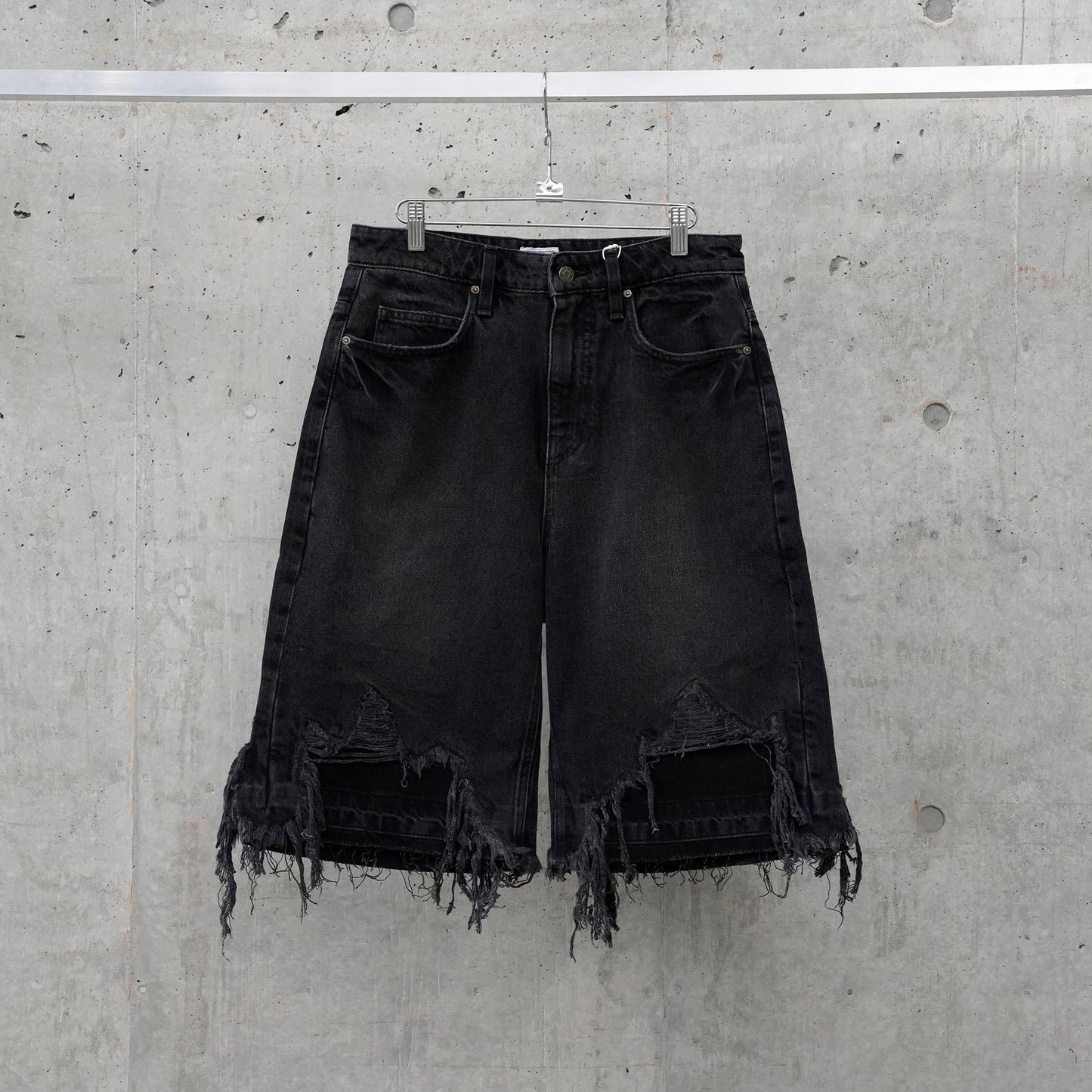 GUSA DISTRESSED SHORT / GBS2:GUSA SANDED BLACK WA