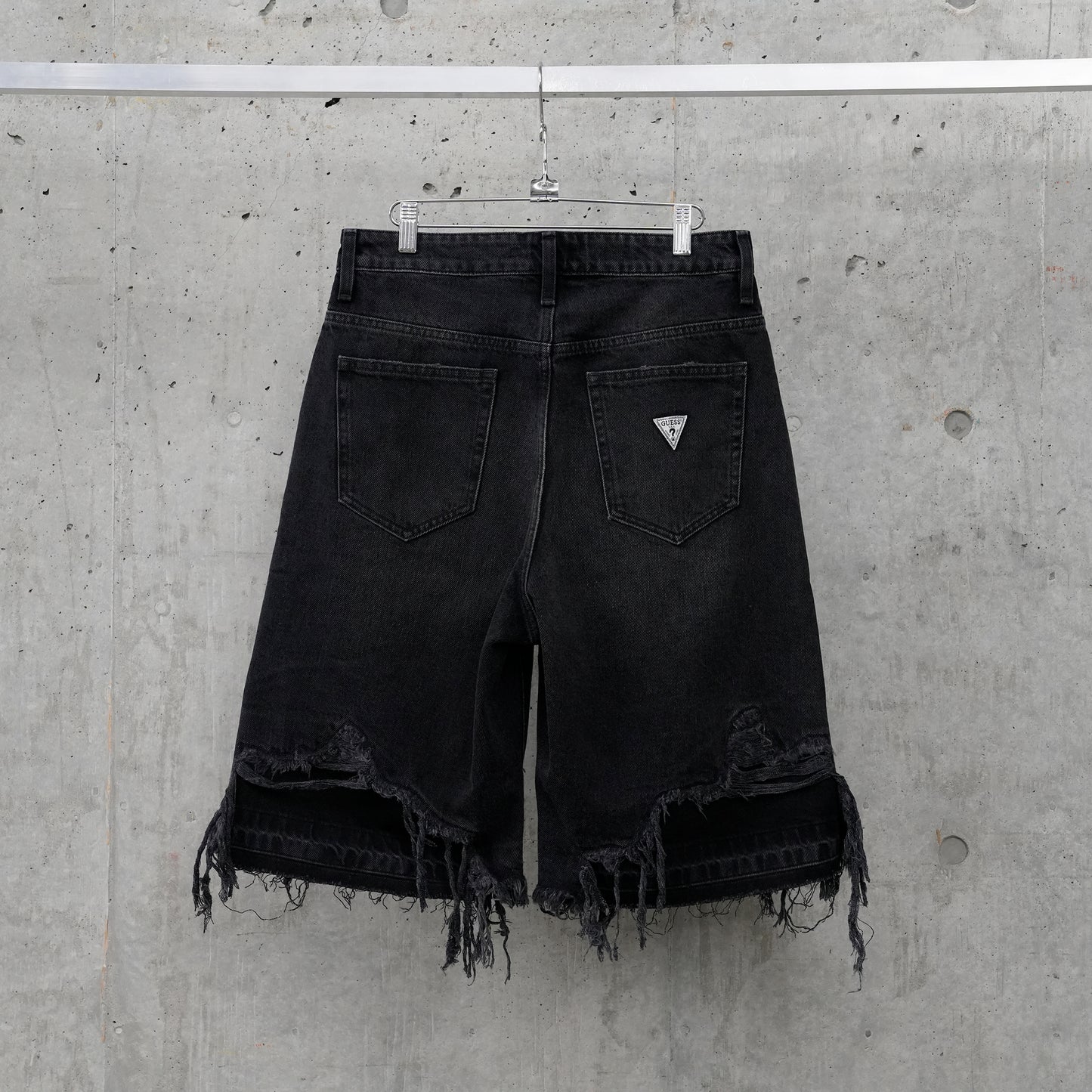 GUSA DISTRESSED SHORT / GBS2:GUSA SANDED BLACK WA