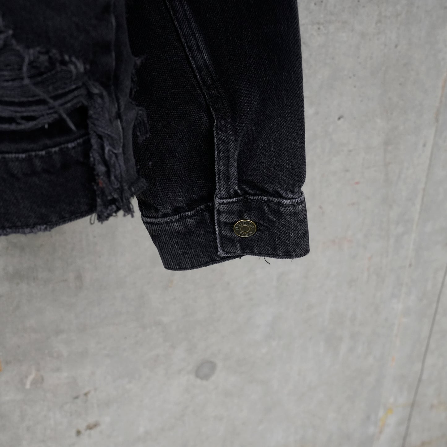 GUSA DISTRESSED DENIM JACKET / GBS2:GUSA SANDED BLACK WA