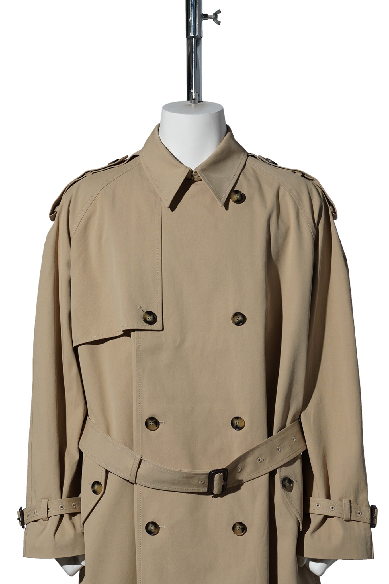 DOUBLE-BREASTED TRENCH COAT / BEIGE