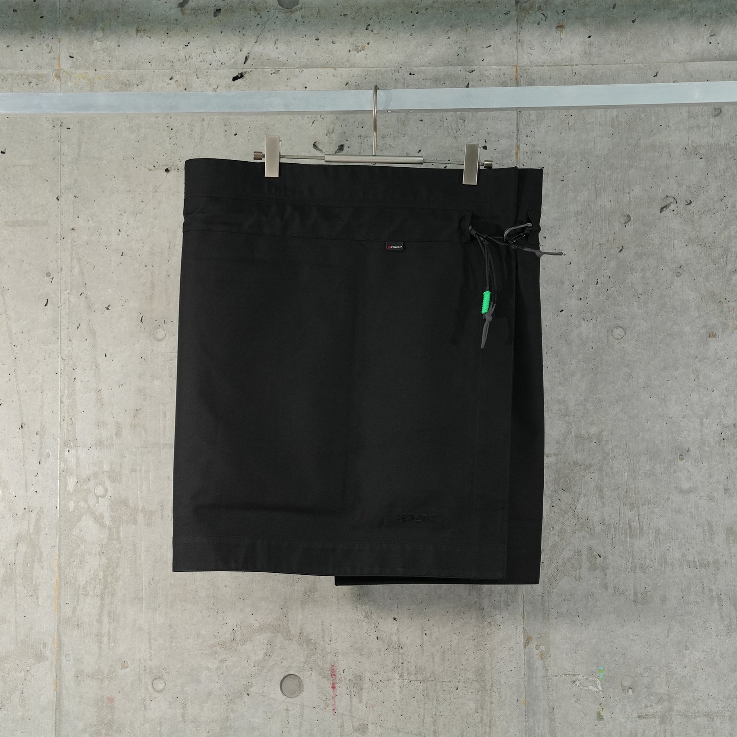 ALPHA® PATCHES SKIRT / 01