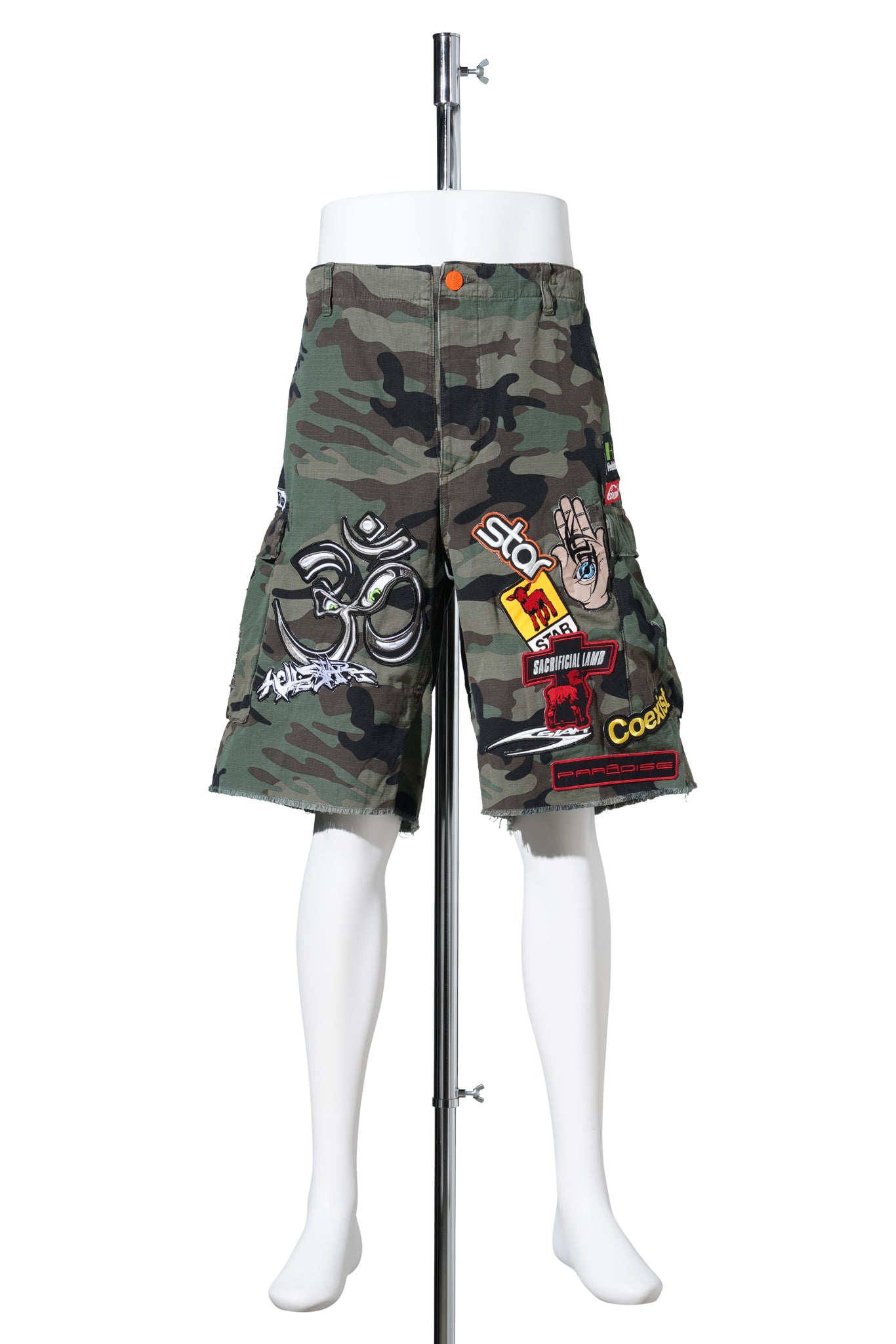 CAMO CARGO PATCHED SHORTS / CAMO